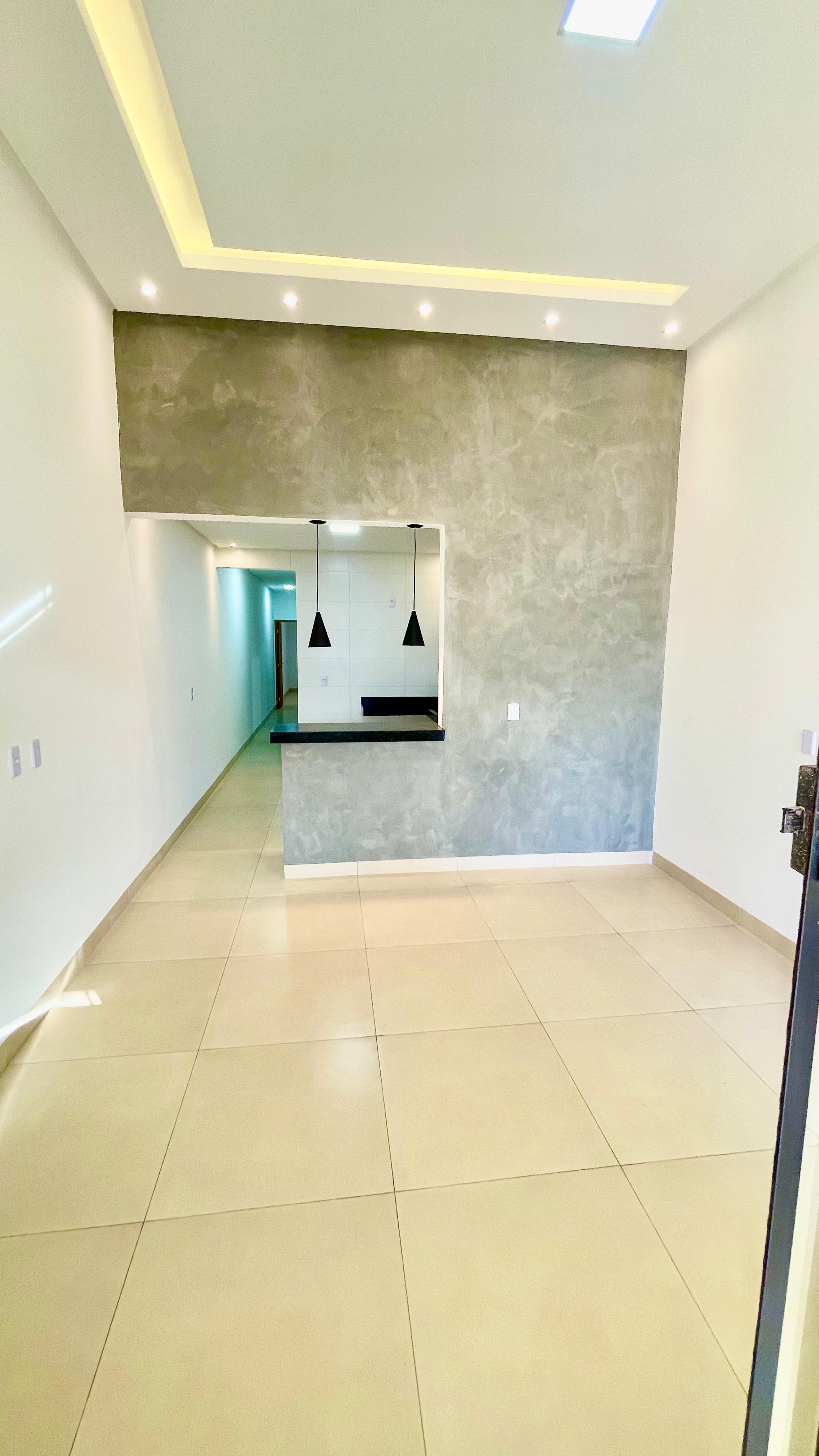 VENDO CASA DE 3 QUARTOS NA MELHOR LOCALIZAÇÃO da região do Setor NOVO PLANALTO - GOIÂNIA.
