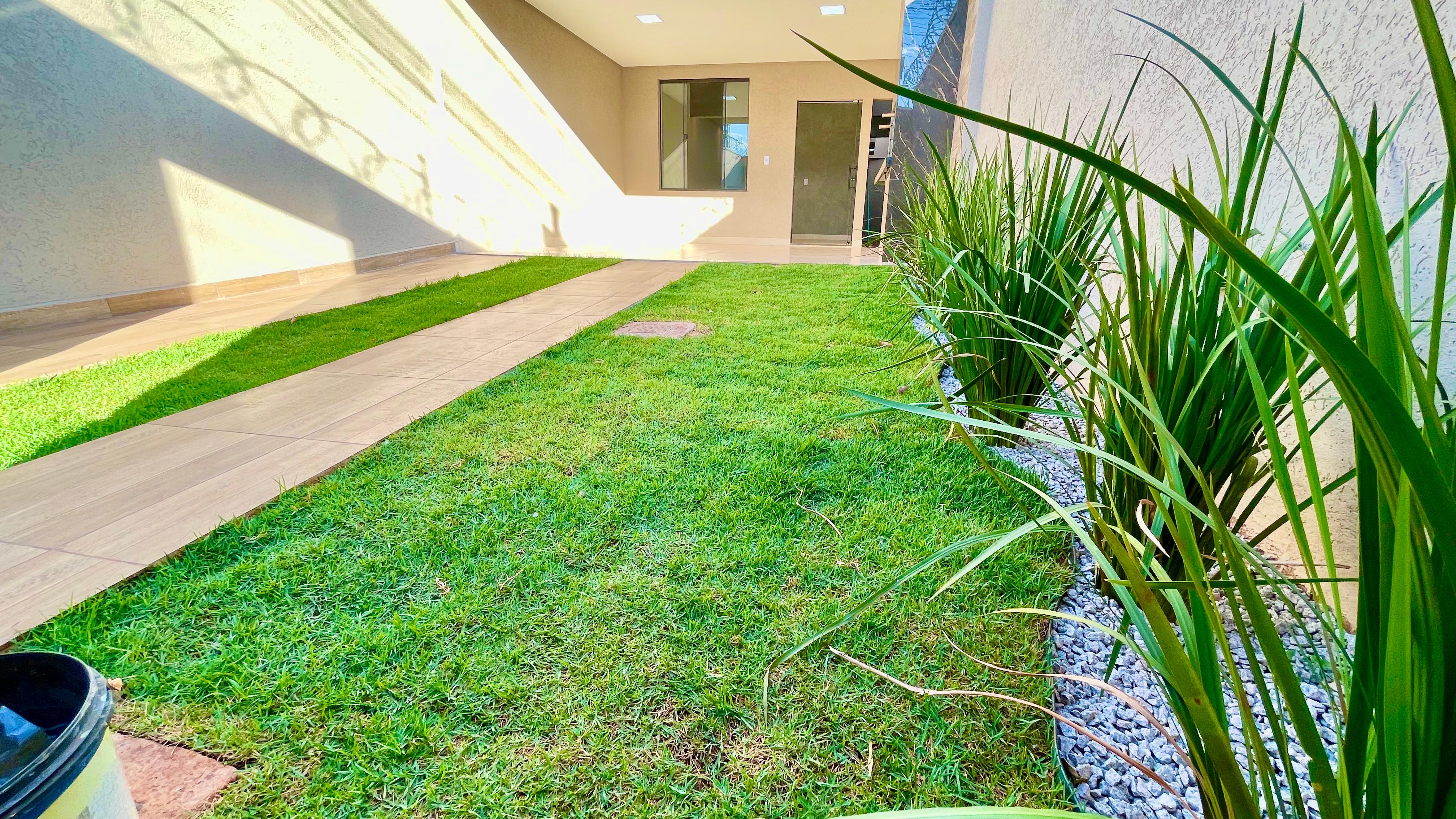 VENDO CASA DE 3 QUARTOS NA MELHOR LOCALIZAÇÃO da região do Setor NOVO PLANALTO - GOIÂNIA.