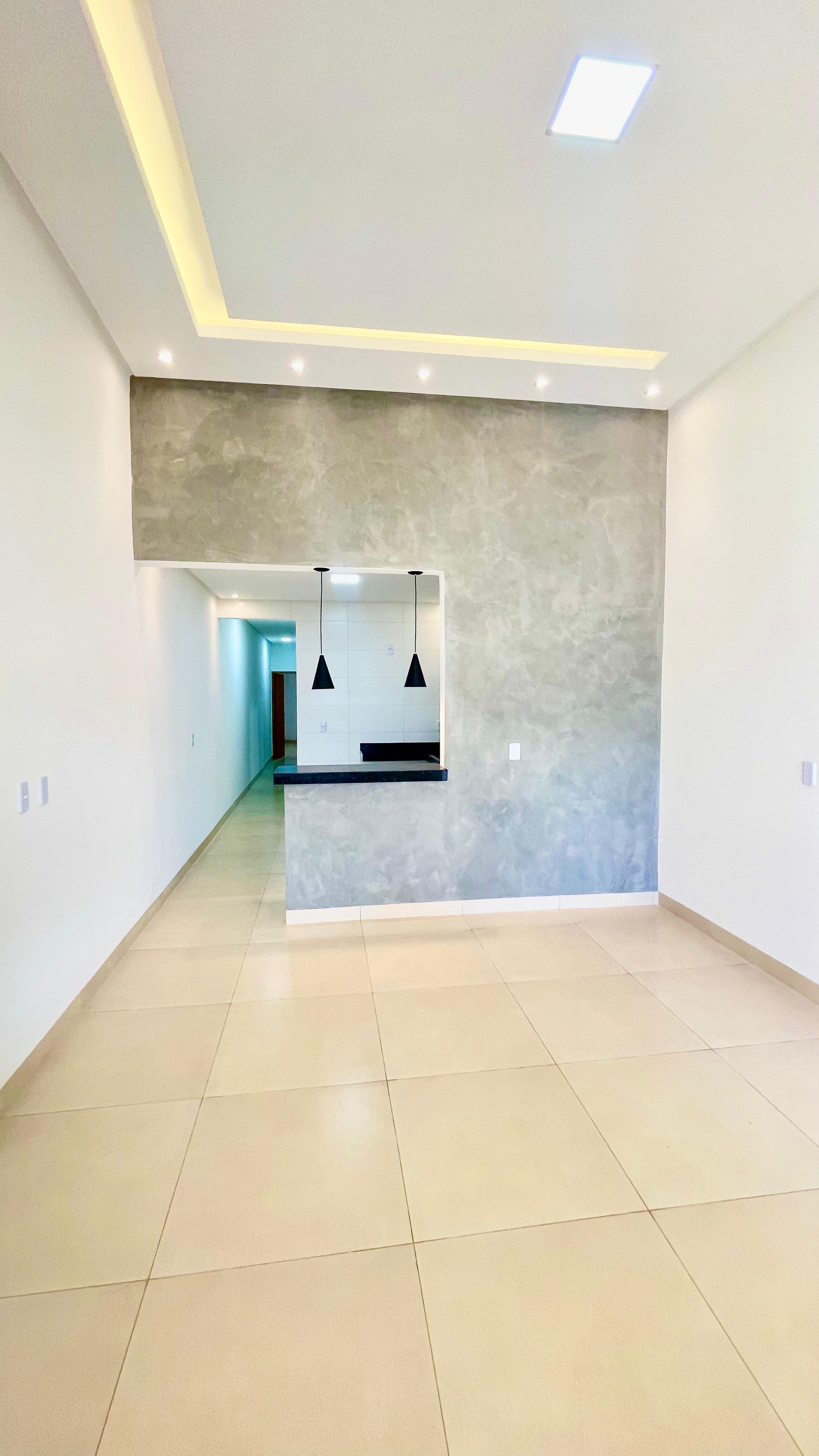 VENDO CASA DE 3 QUARTOS NA MELHOR LOCALIZAÇÃO da região do Setor NOVO PLANALTO - GOIÂNIA.