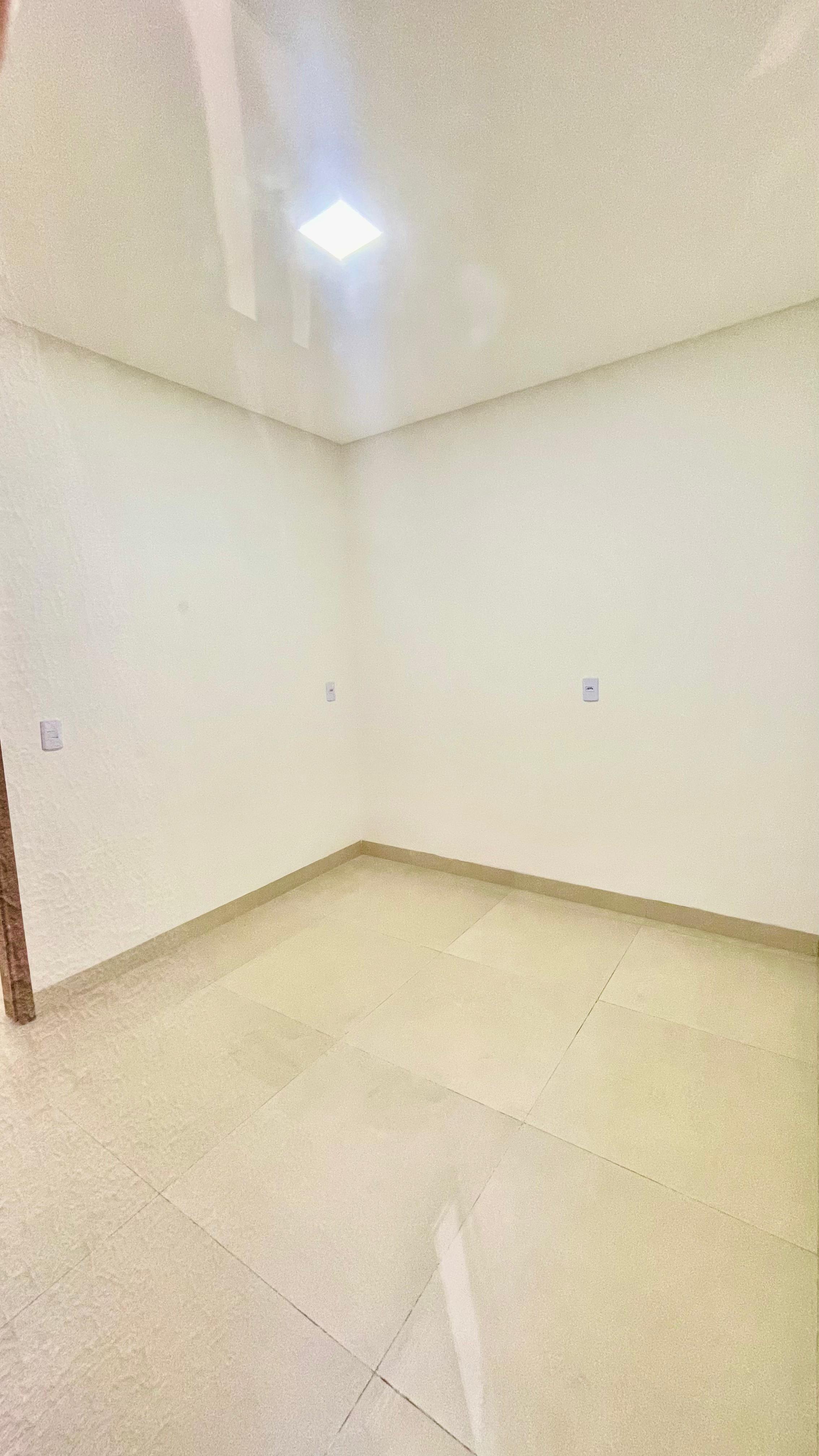 VENDO CASA DE 3 QUARTOS NA MELHOR LOCALIZAÇÃO da região do Setor NOVO PLANALTO - GOIÂNIA.