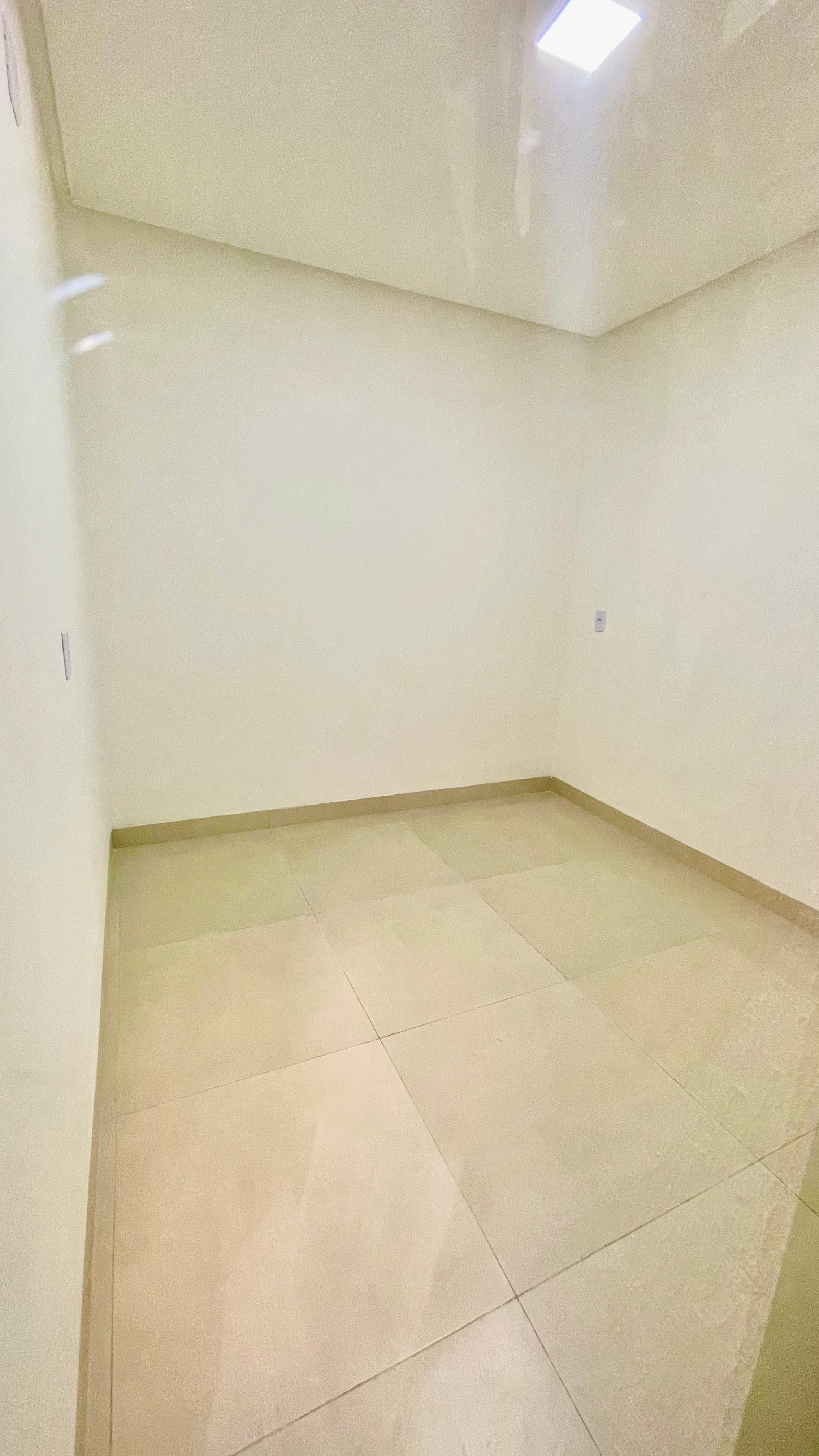 VENDO CASA DE 3 QUARTOS NA MELHOR LOCALIZAÇÃO da região do Setor NOVO PLANALTO - GOIÂNIA.