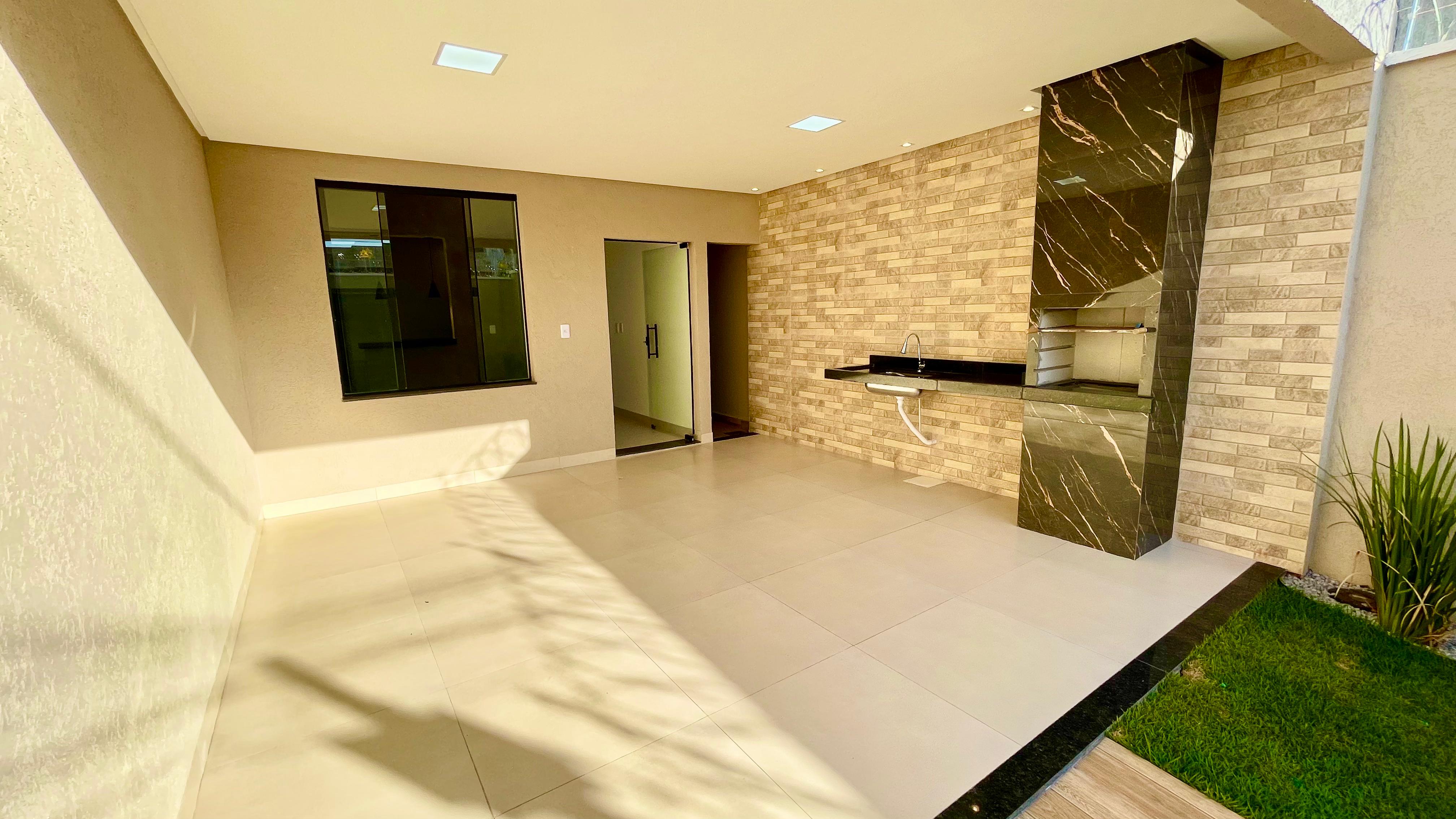 VENDO CASA DE 3 QUARTOS NA MELHOR LOCALIZAÇÃO da região do Setor NOVO PLANALTO - GOIÂNIA.