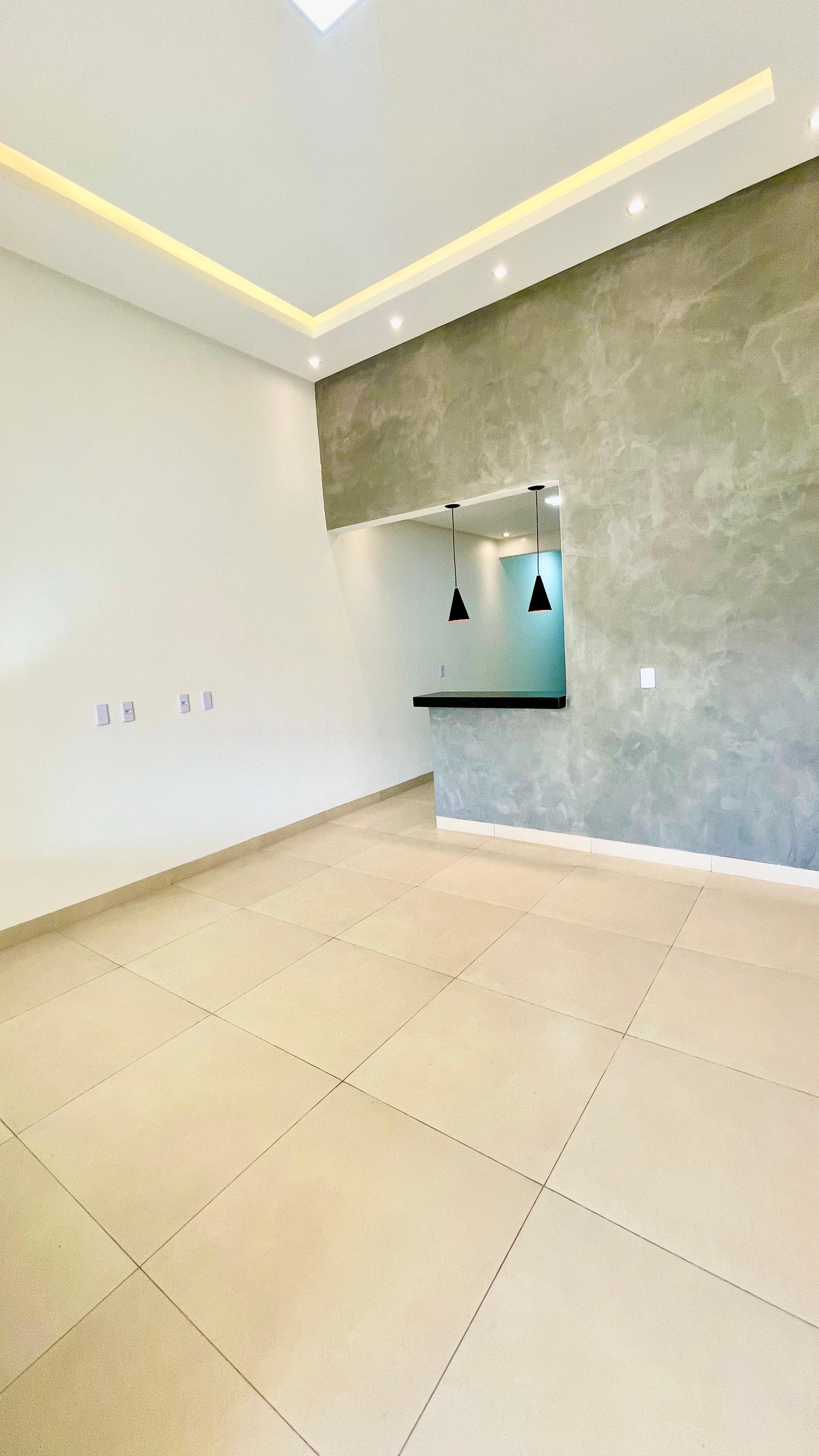 VENDO CASA DE 3 QUARTOS NA MELHOR LOCALIZAÇÃO da região do Setor NOVO PLANALTO - GOIÂNIA.