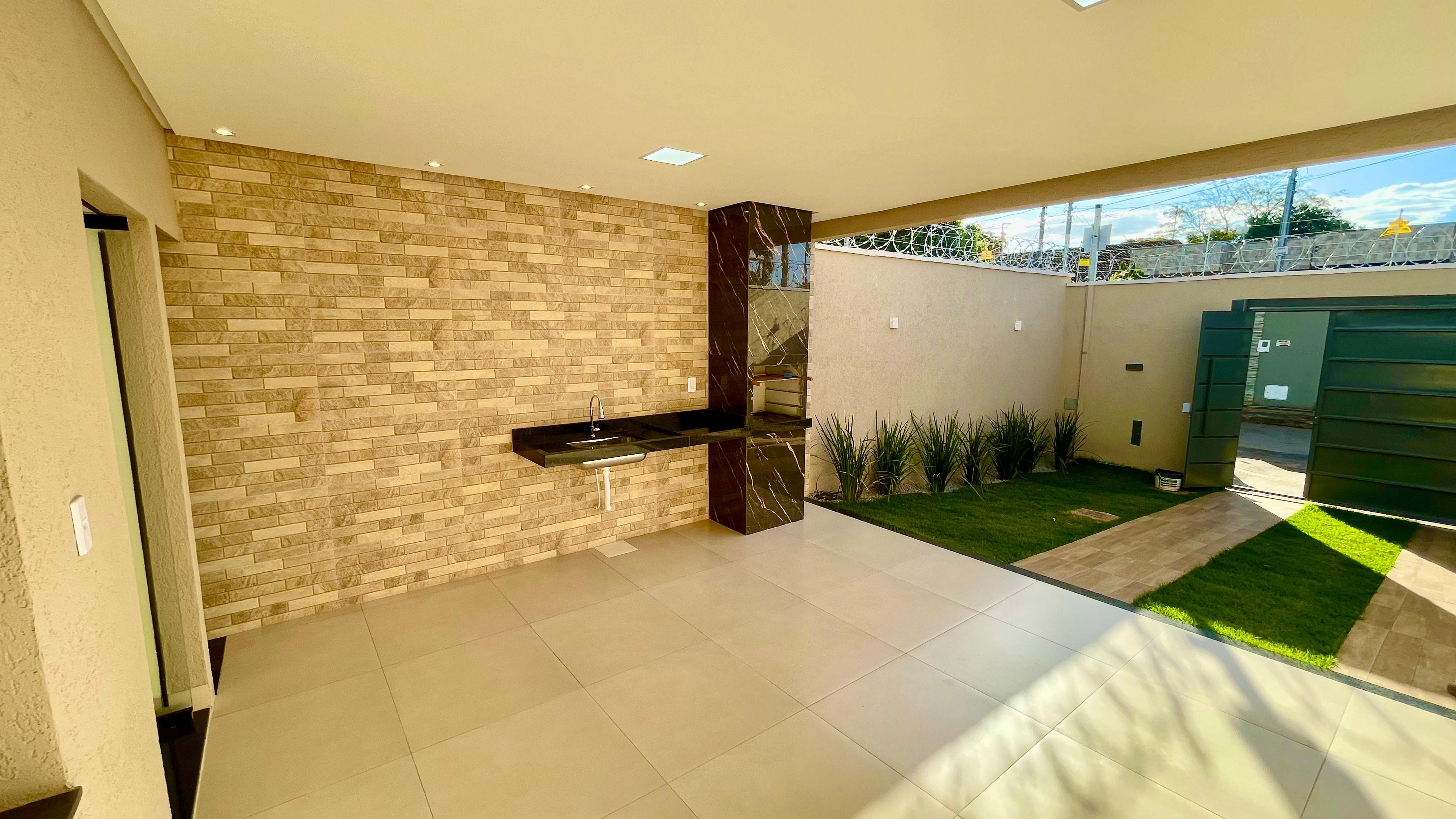 VENDO CASA DE 3 QUARTOS NA MELHOR LOCALIZAÇÃO da região do Setor NOVO PLANALTO - GOIÂNIA.
