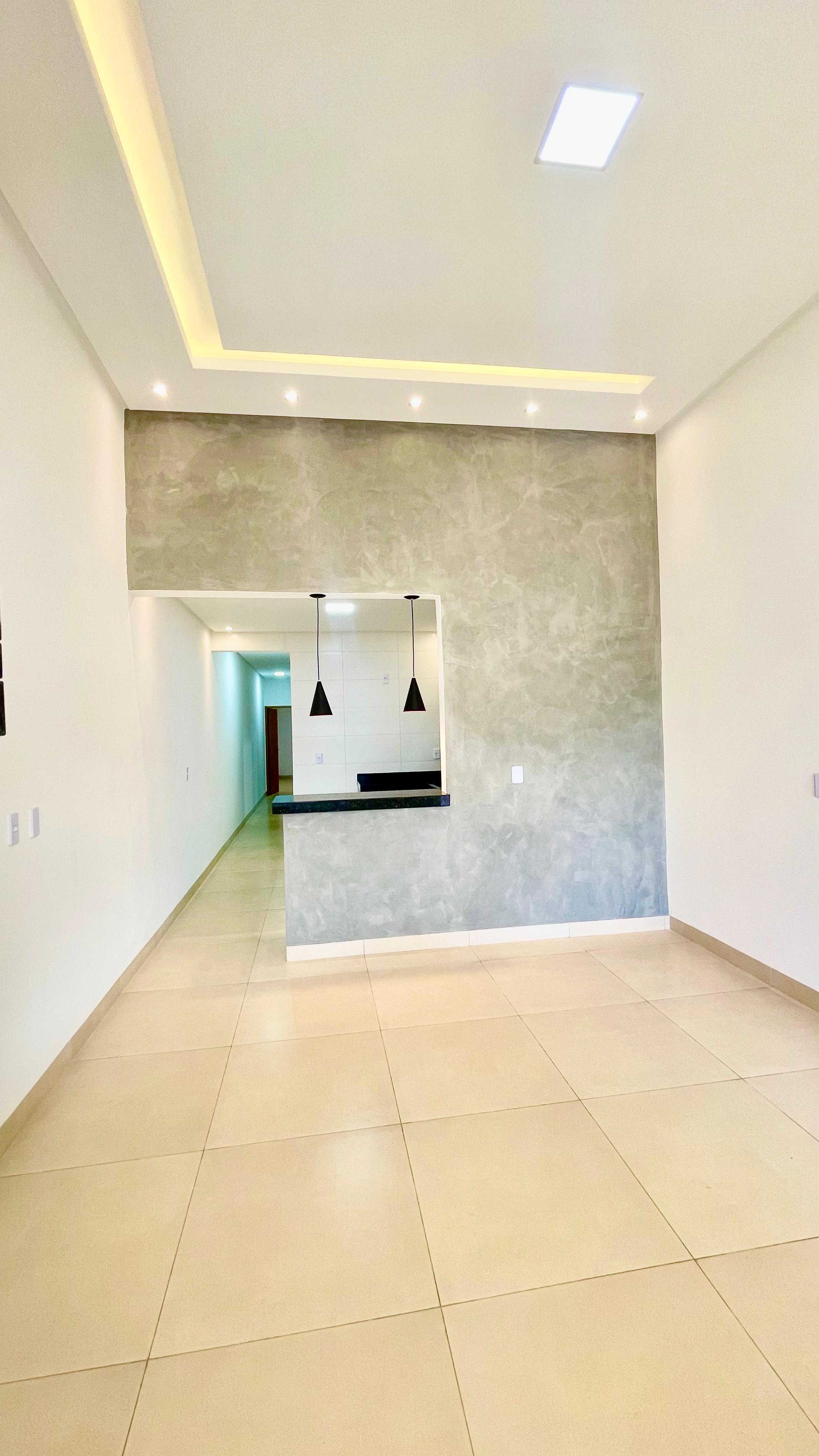 VENDO CASA DE 3 QUARTOS NA MELHOR LOCALIZAÇÃO da região do Setor NOVO PLANALTO - GOIÂNIA.