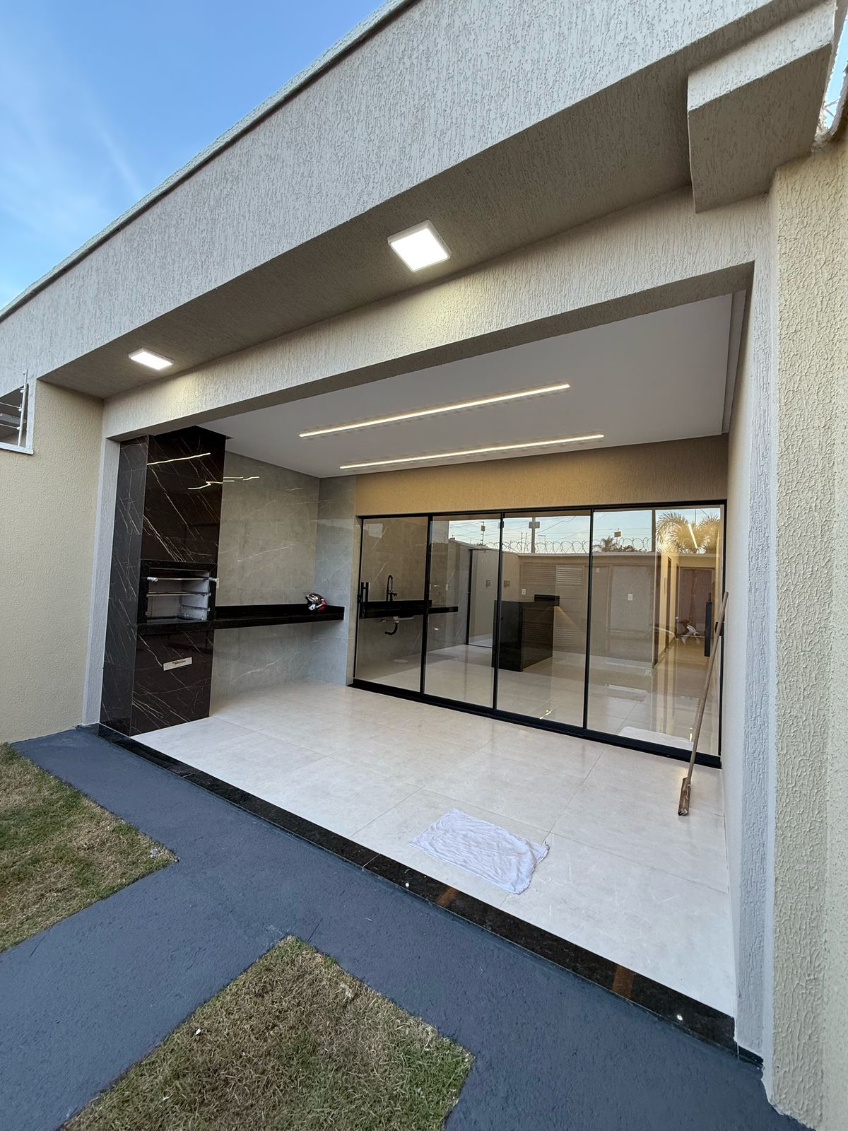 Casa aconchegante com área gourmet disponível para venda.