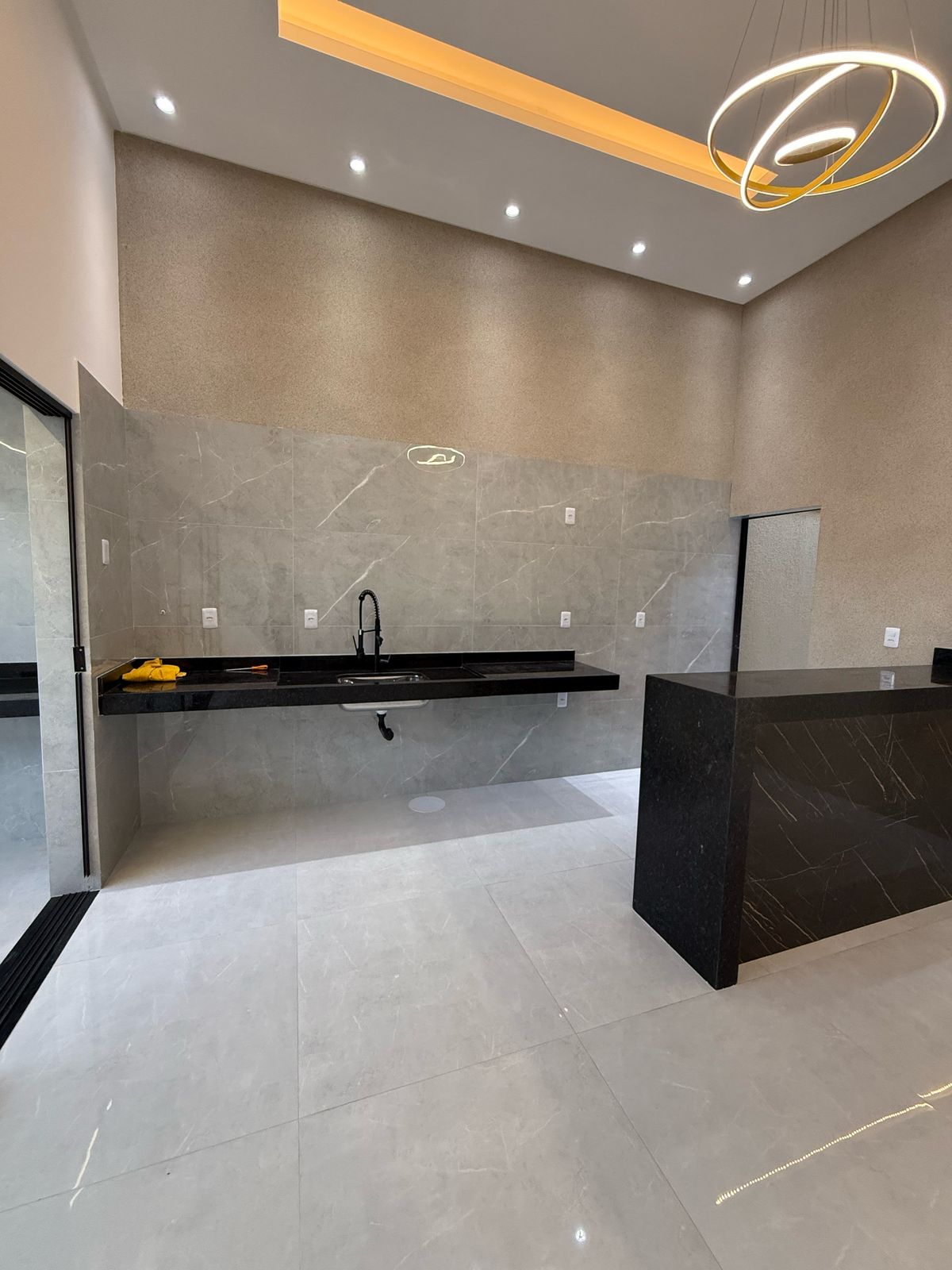 Casa aconchegante com área gourmet disponível para venda.