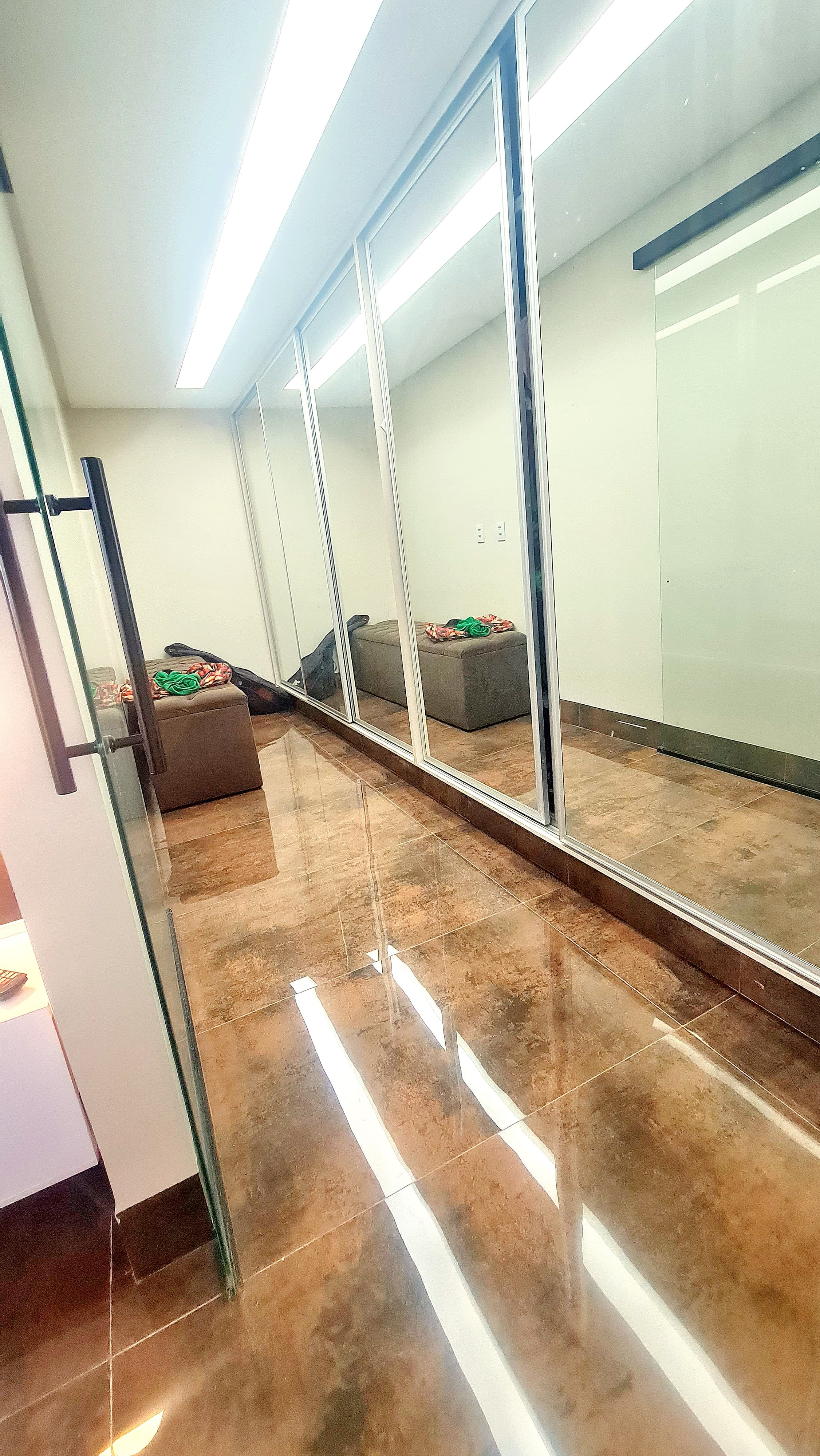 Residência de Alto Padrão com 3 Pavimentos, Piscina Aquecida, Espaço Gourmet e Vista Privilegiada para o Parque