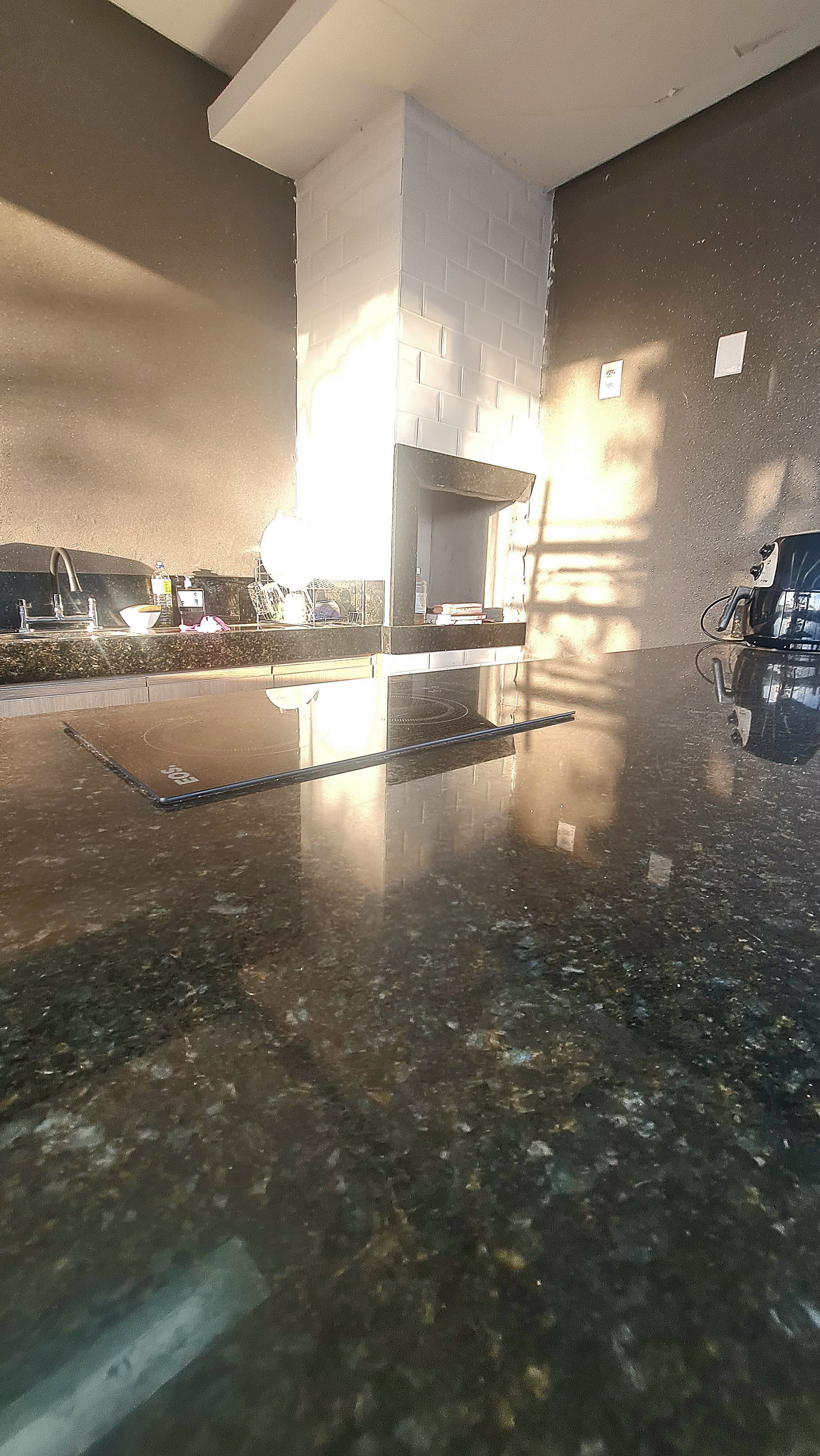 Residência de Alto Padrão com 3 Pavimentos, Piscina Aquecida, Espaço Gourmet e Vista Privilegiada para o Parque