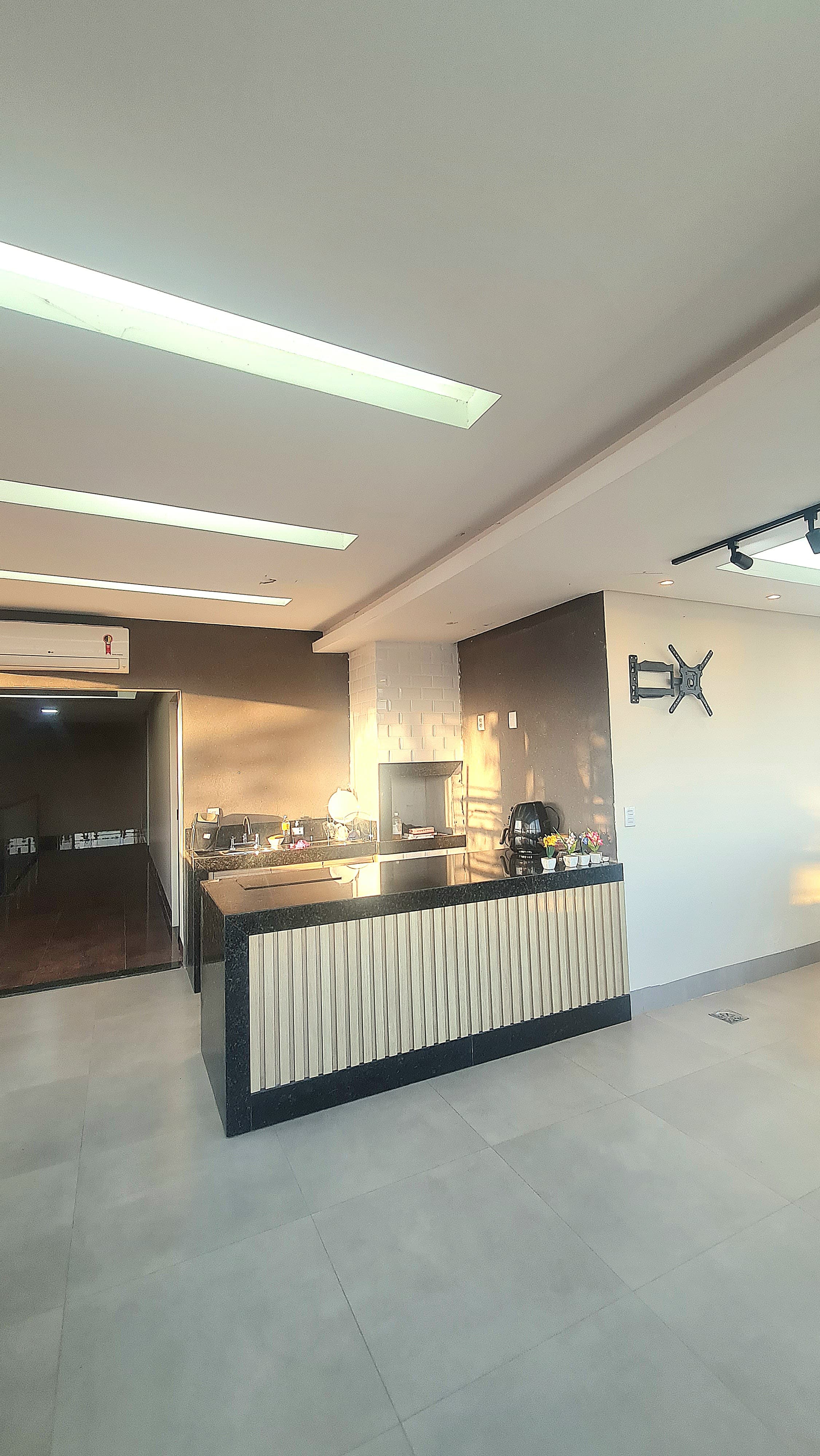 Residência de Alto Padrão com 3 Pavimentos, Piscina Aquecida, Espaço Gourmet e Vista Privilegiada para o Parque
