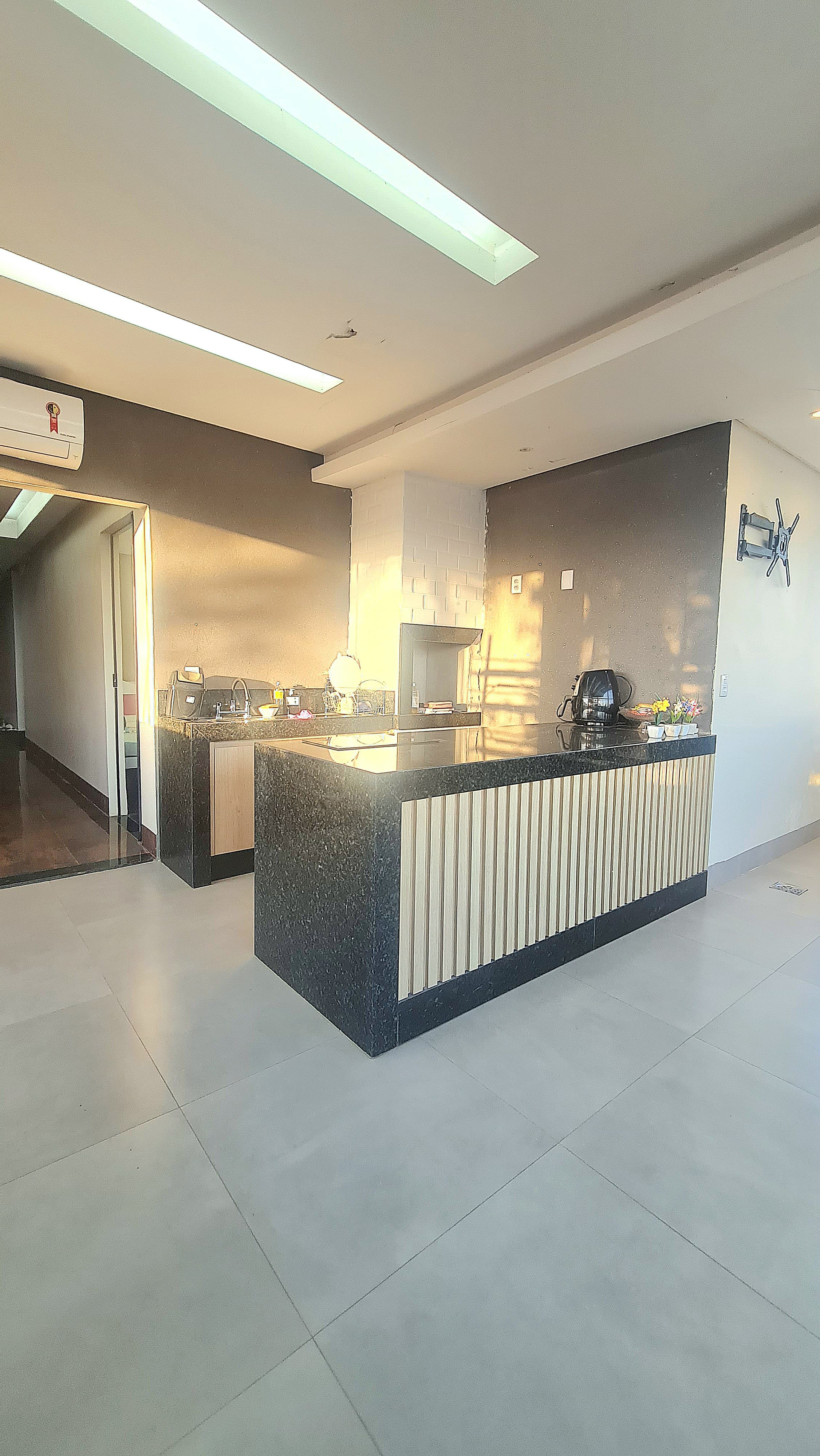 Residência de Alto Padrão com 3 Pavimentos, Piscina Aquecida, Espaço Gourmet e Vista Privilegiada para o Parque