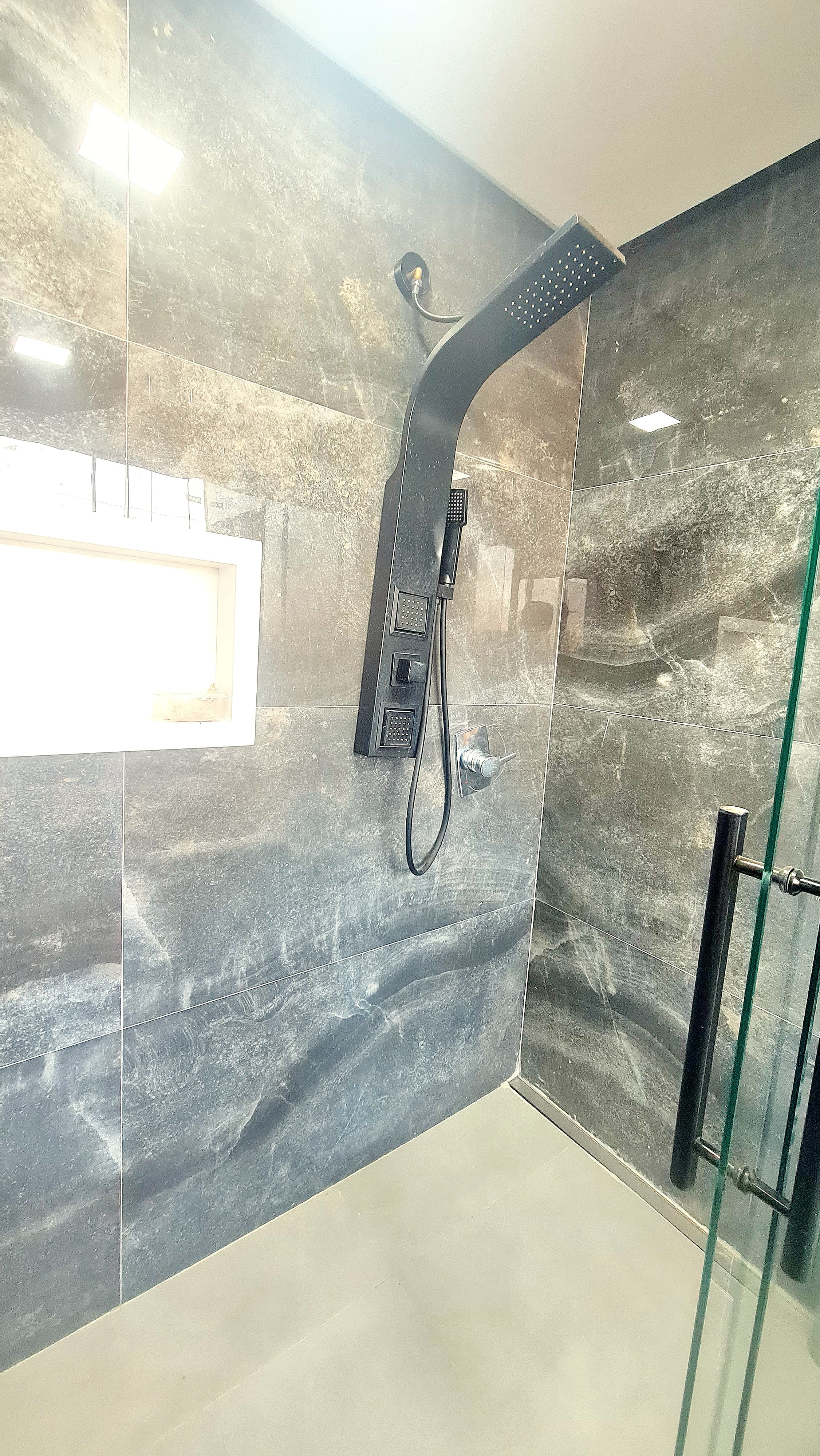 Residência de Alto Padrão com 3 Pavimentos, Piscina Aquecida, Espaço Gourmet e Vista Privilegiada para o Parque