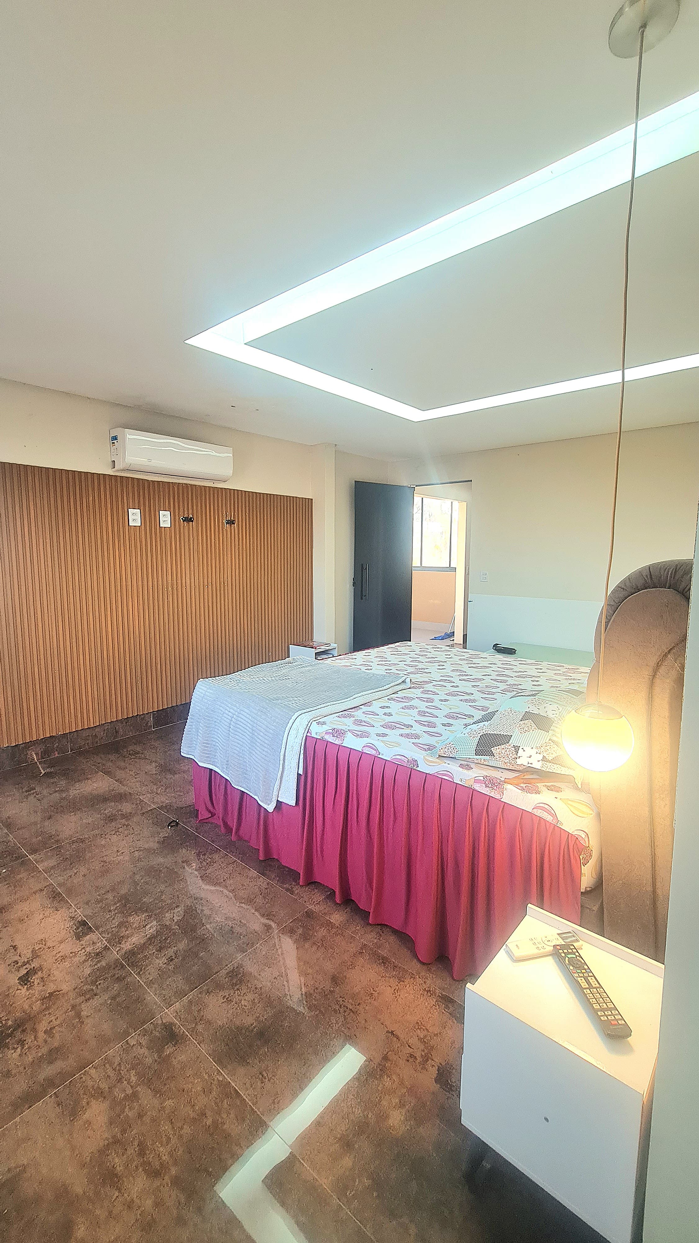 Residência de Alto Padrão com 3 Pavimentos, Piscina Aquecida, Espaço Gourmet e Vista Privilegiada para o Parque