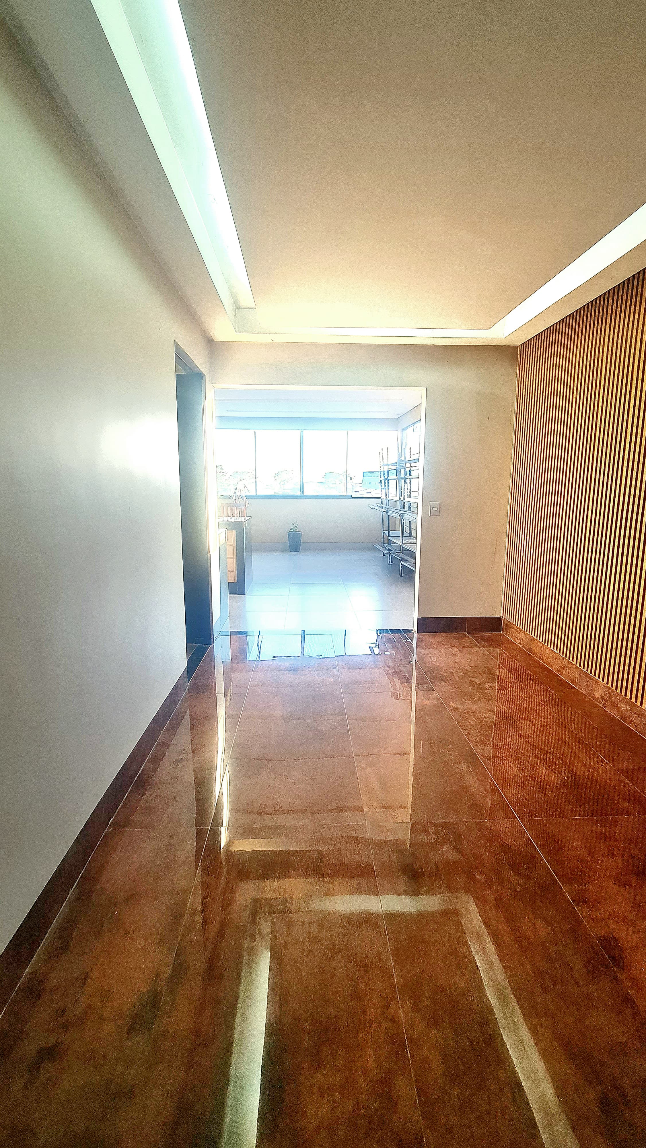 Residência de Alto Padrão com 3 Pavimentos, Piscina Aquecida, Espaço Gourmet e Vista Privilegiada para o Parque