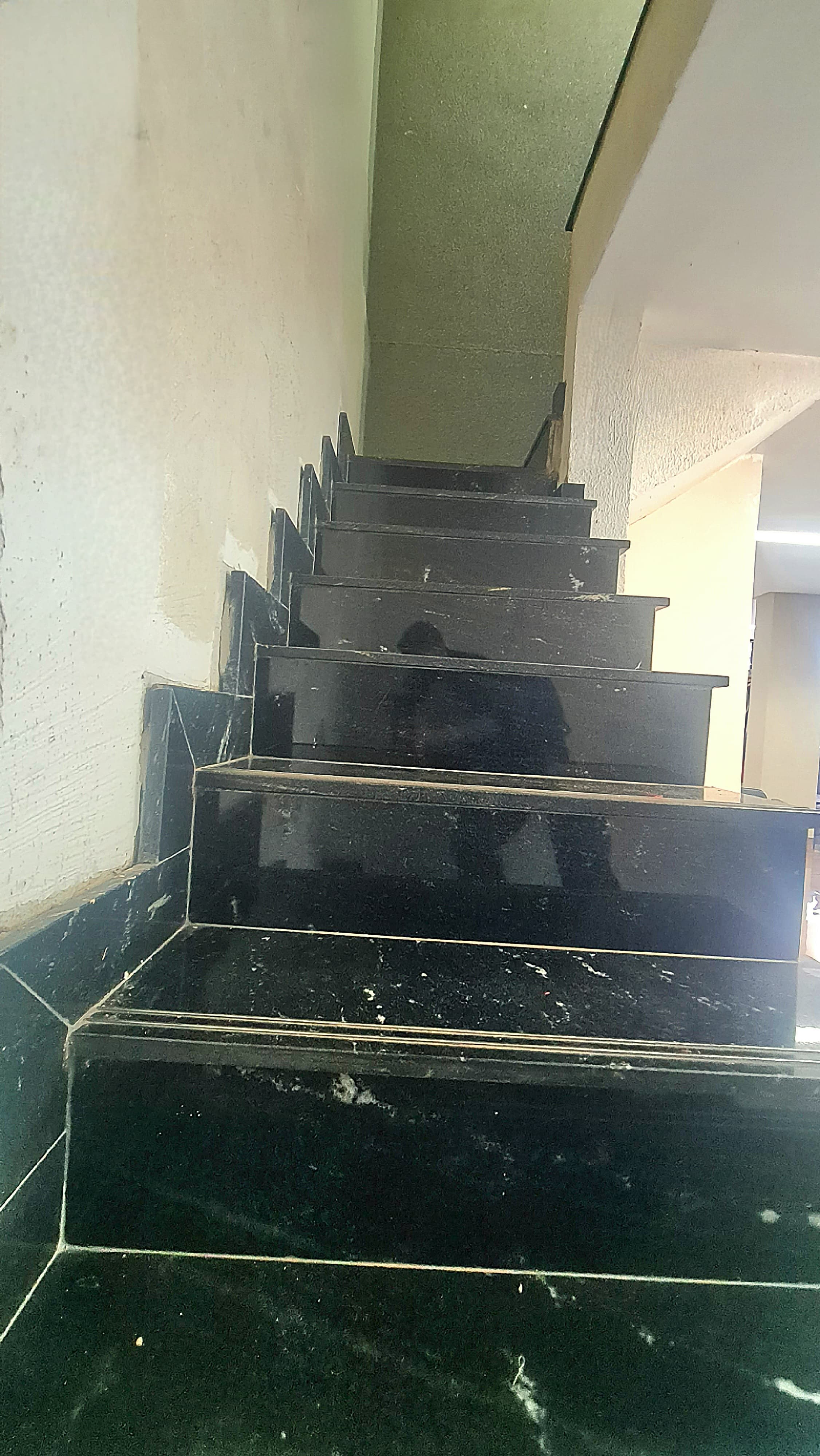 Residência de Alto Padrão com 3 Pavimentos, Piscina Aquecida, Espaço Gourmet e Vista Privilegiada para o Parque