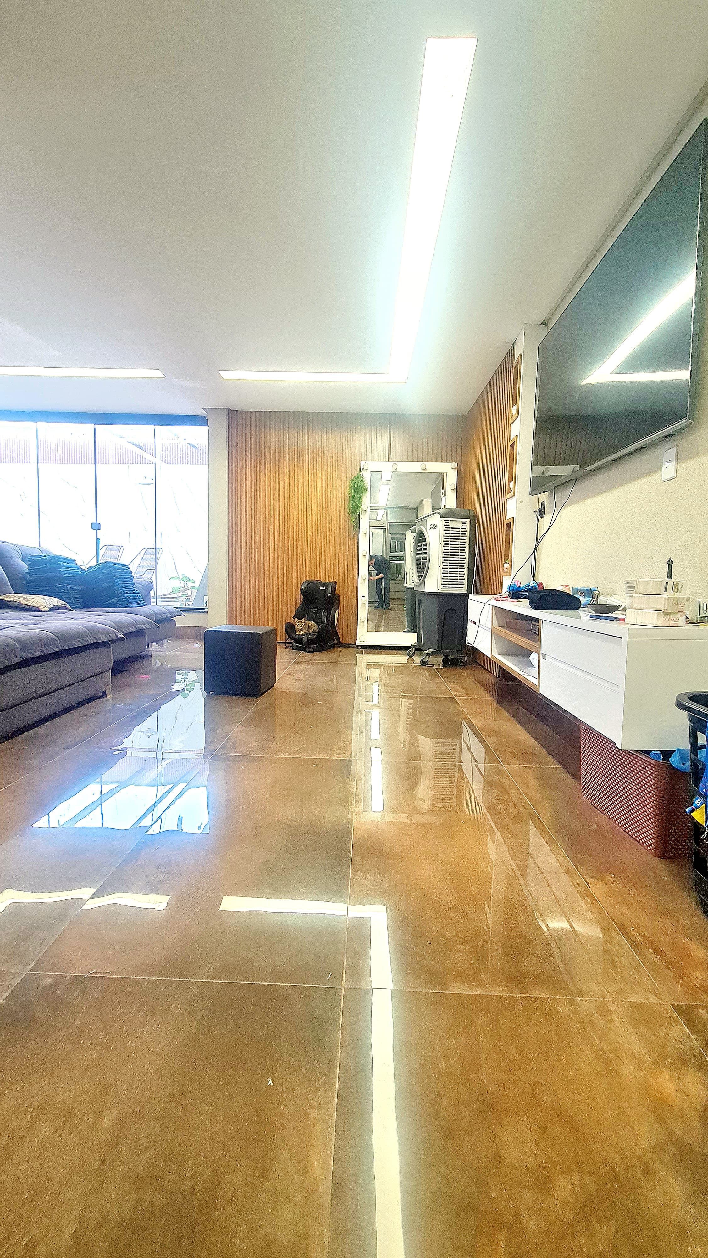 Residência de Alto Padrão com 3 Pavimentos, Piscina Aquecida, Espaço Gourmet e Vista Privilegiada para o Parque