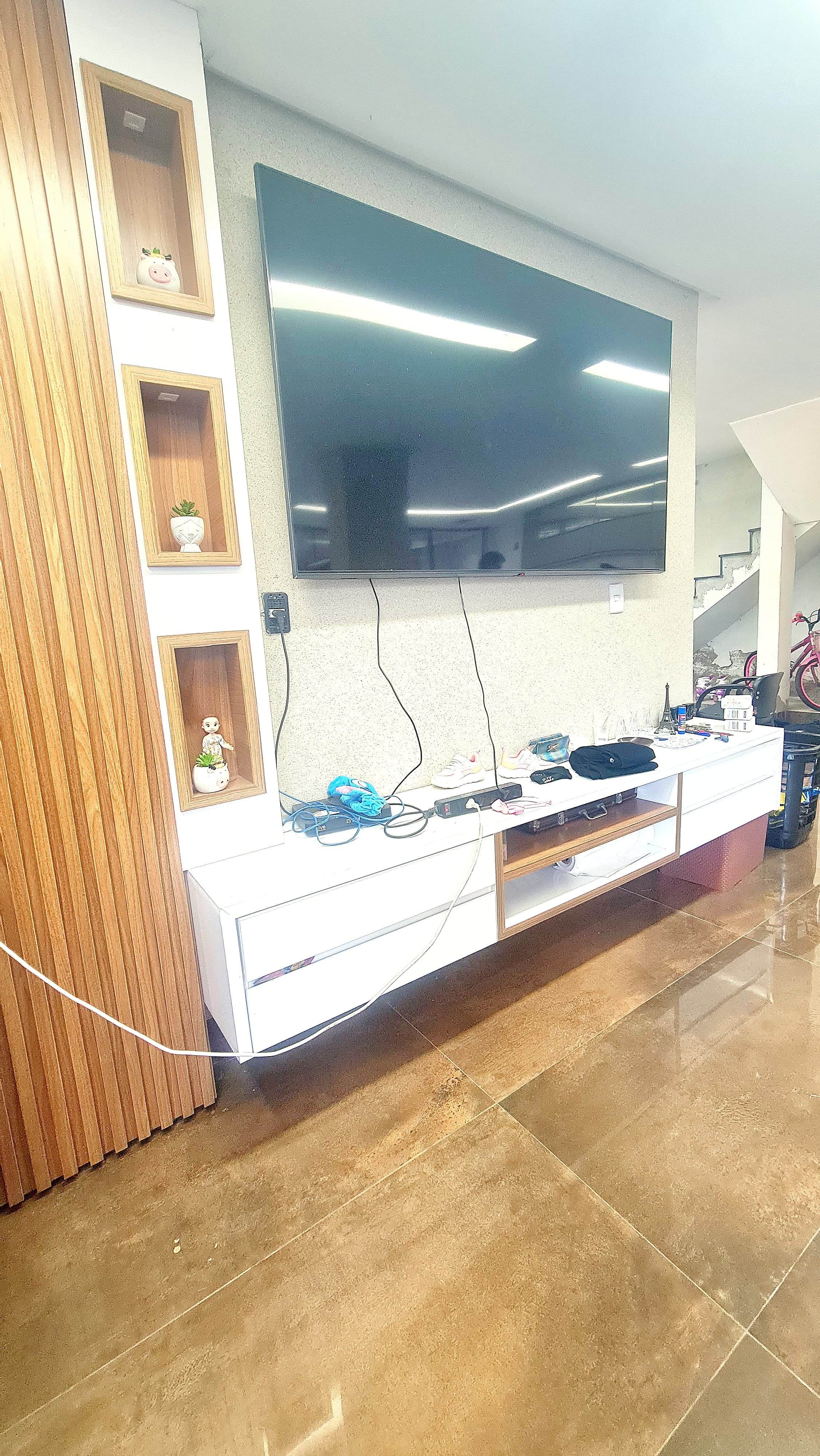 Residência de Alto Padrão com 3 Pavimentos, Piscina Aquecida, Espaço Gourmet e Vista Privilegiada para o Parque