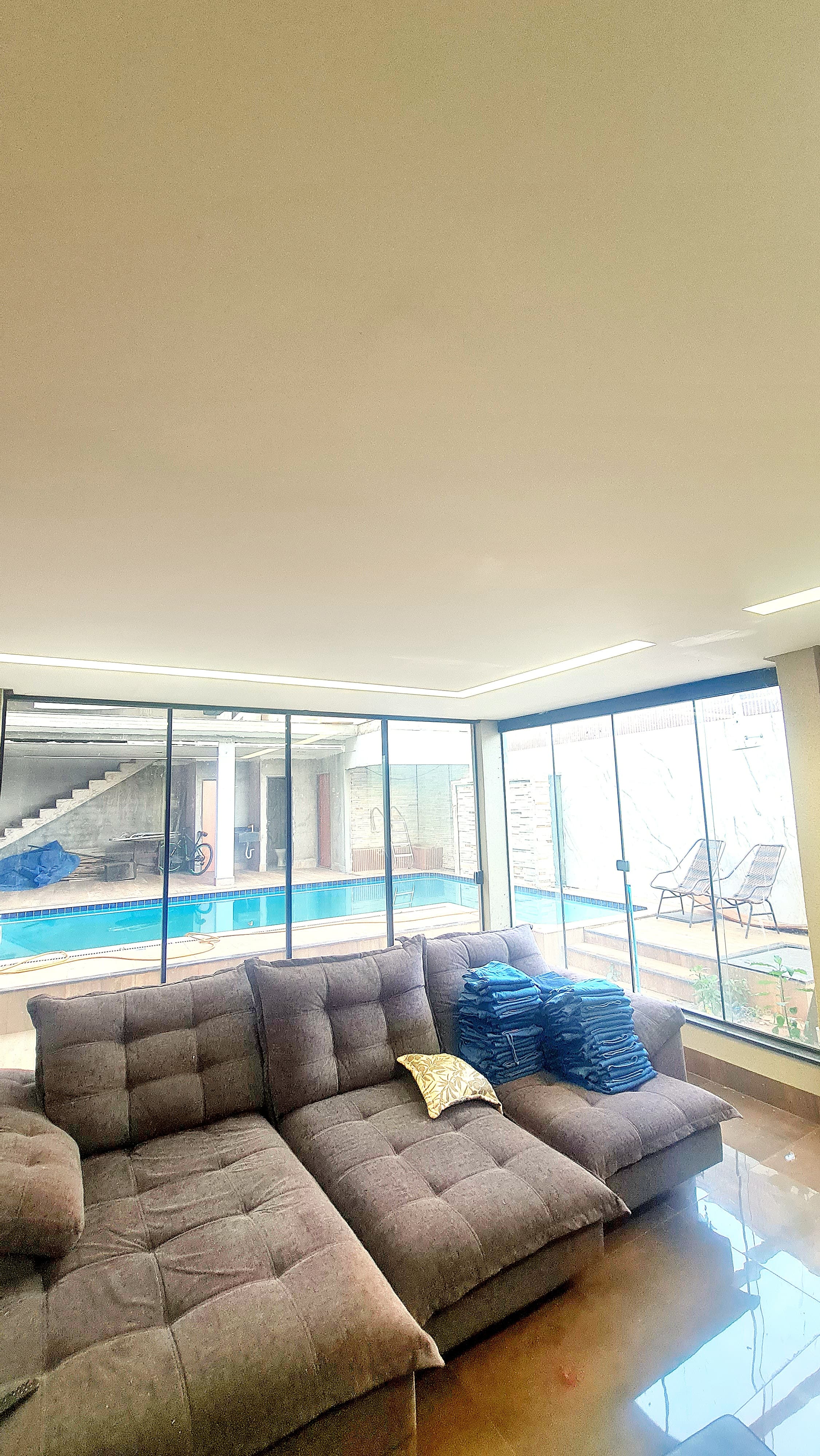 Residência de Alto Padrão com 3 Pavimentos, Piscina Aquecida, Espaço Gourmet e Vista Privilegiada para o Parque