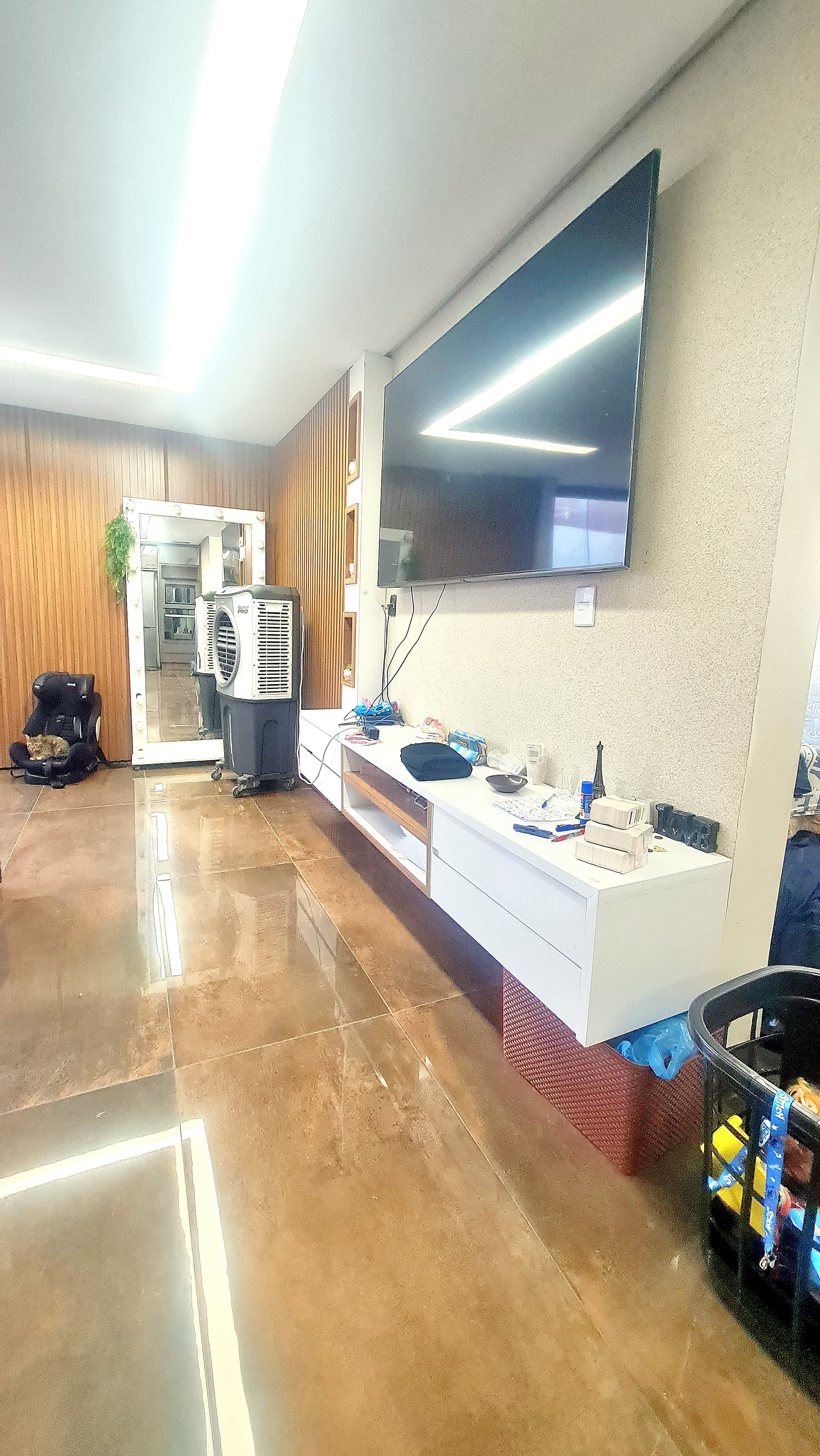 Residência de Alto Padrão com 3 Pavimentos, Piscina Aquecida, Espaço Gourmet e Vista Privilegiada para o Parque