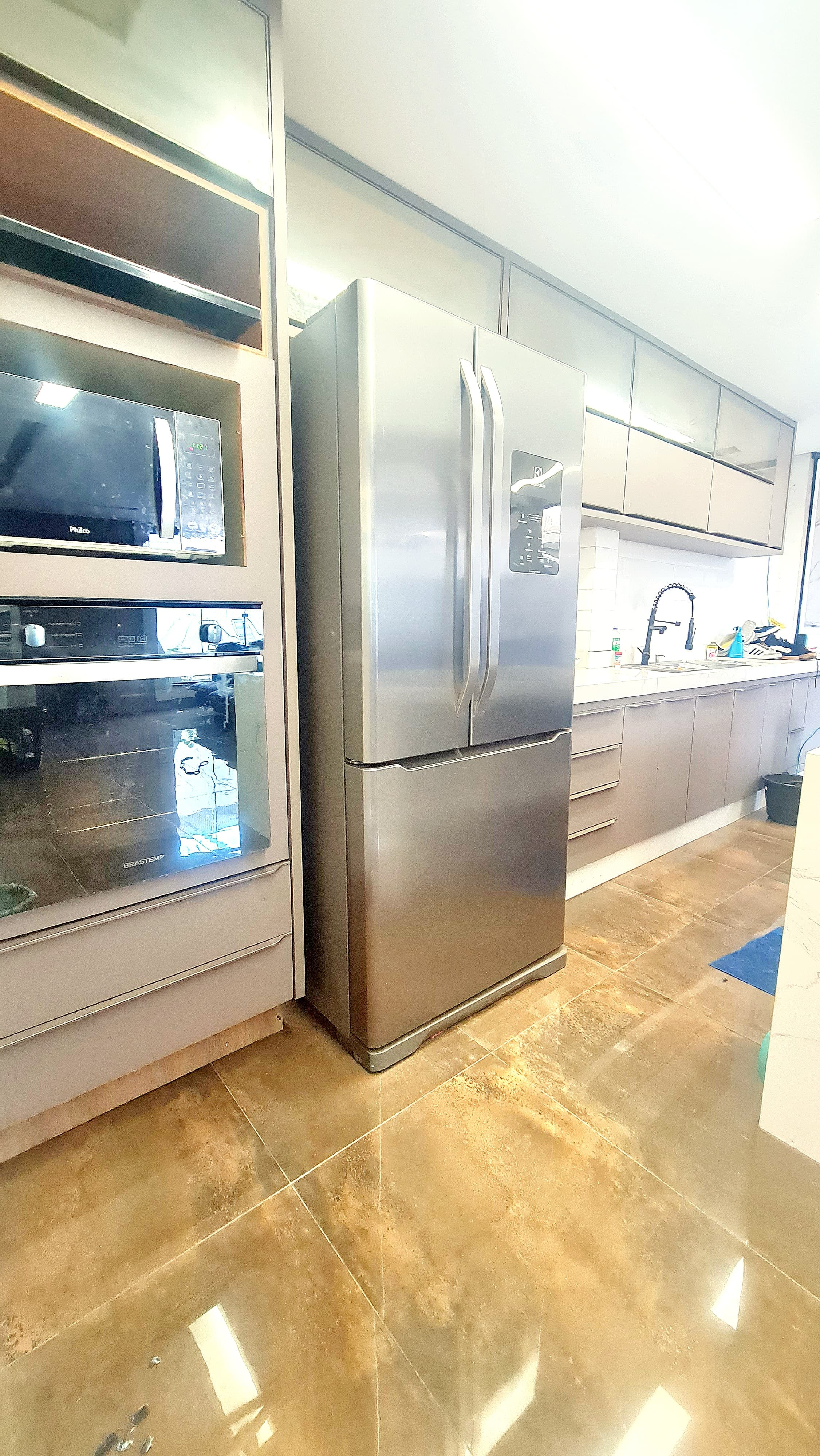 Residência de Alto Padrão com 3 Pavimentos, Piscina Aquecida, Espaço Gourmet e Vista Privilegiada para o Parque