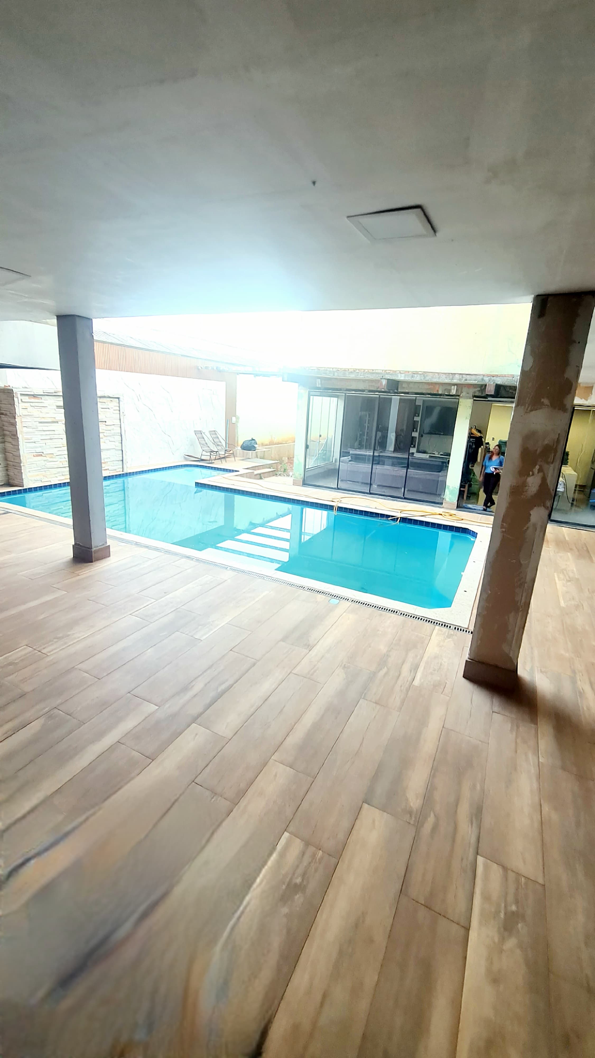 Residência de Alto Padrão com 3 Pavimentos, Piscina Aquecida, Espaço Gourmet e Vista Privilegiada para o Parque