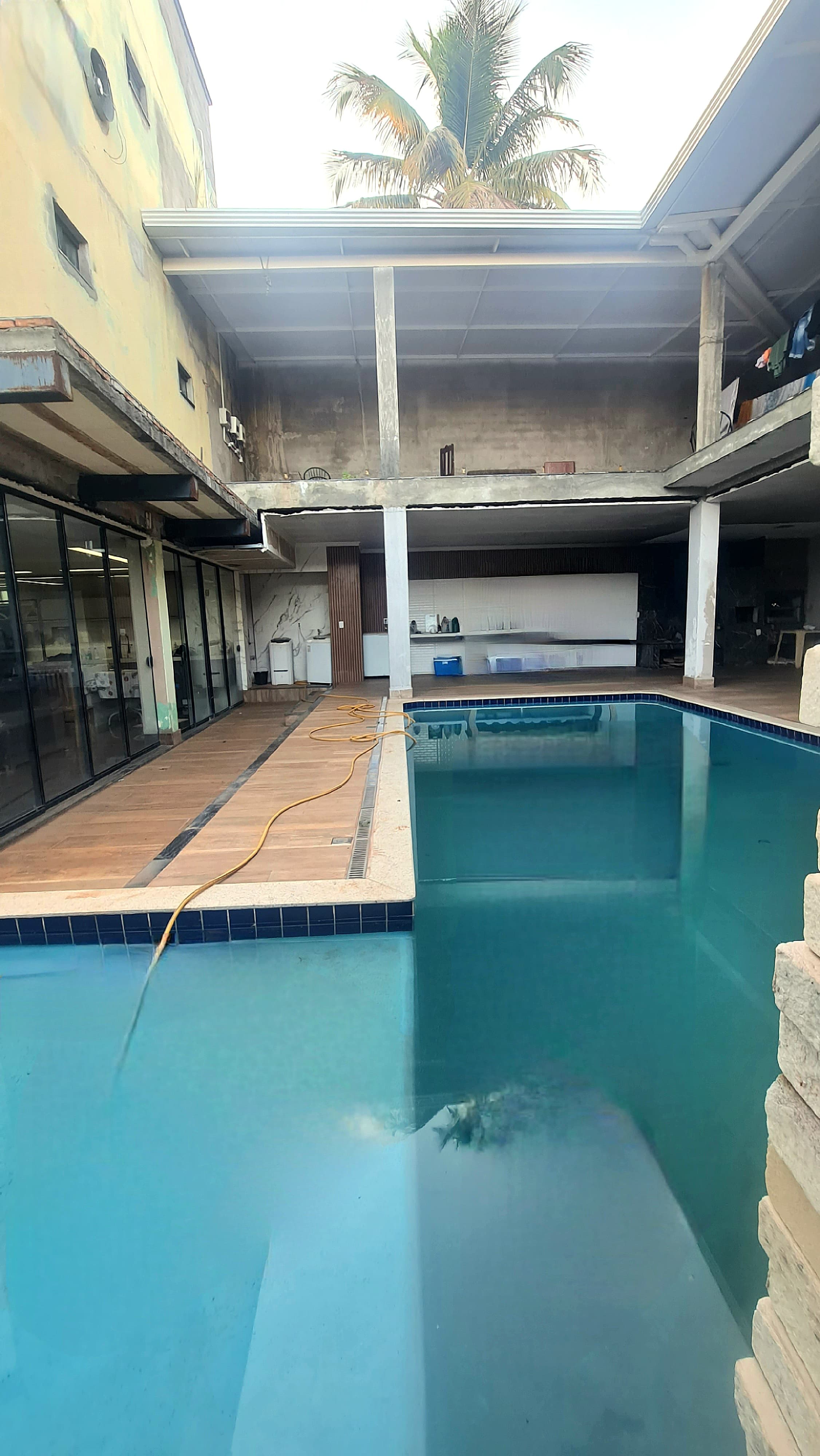 Residência de Alto Padrão com 3 Pavimentos, Piscina Aquecida, Espaço Gourmet e Vista Privilegiada para o Parque