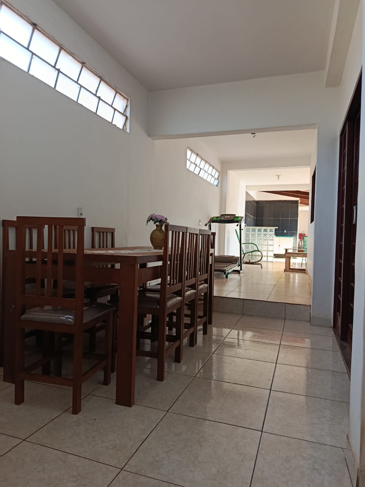 Casa na laje com 04 quartos no Bairro da Vitória - Goiânia - GO