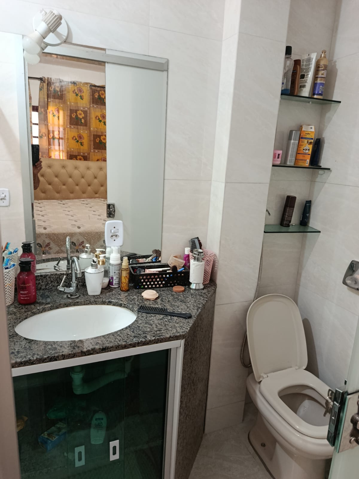 Casa na laje com 04 quartos no Bairro da Vitória - Goiânia - GO
