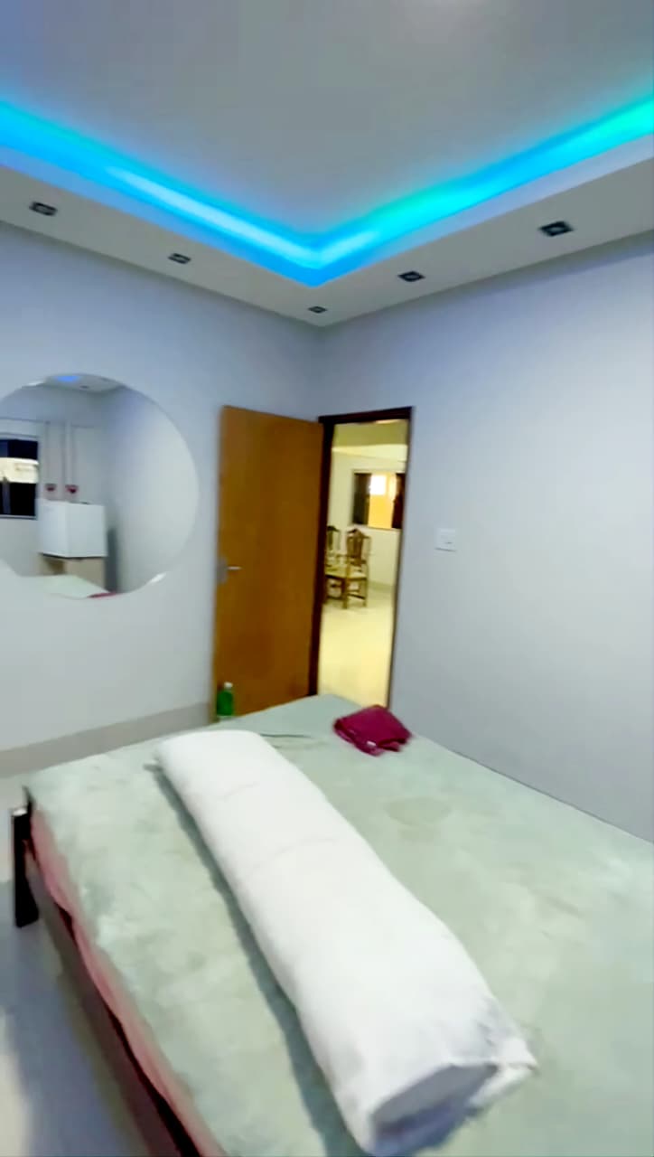 Piscina e muito lazer, Contendo o lote inteiro, acabamento diferenciado e vaga de garagem para vários veículos.