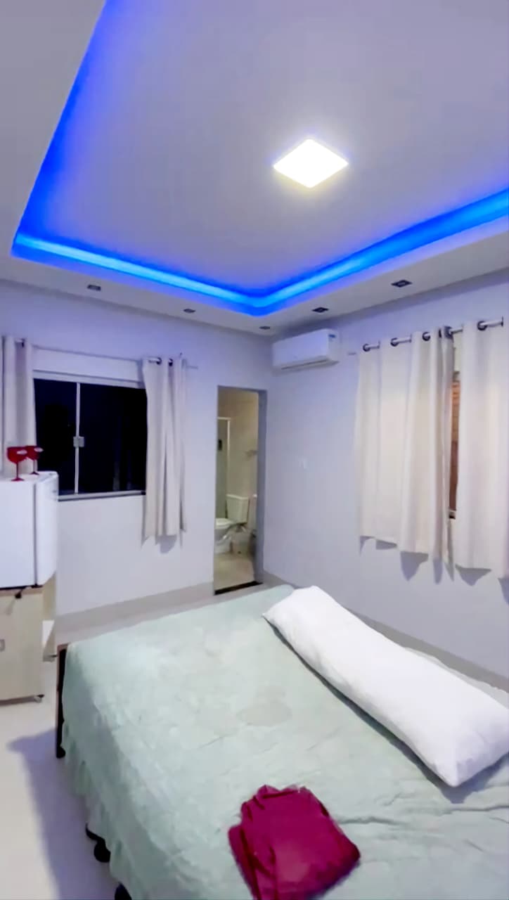 Piscina e muito lazer, Contendo o lote inteiro, acabamento diferenciado e vaga de garagem para vários veículos.