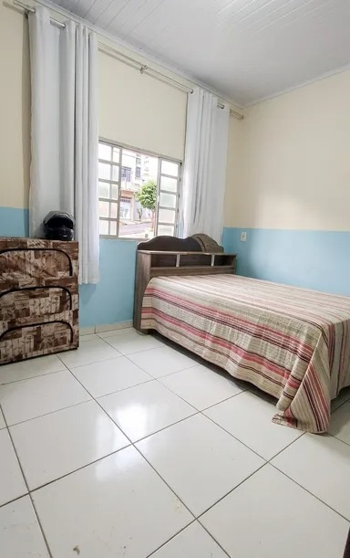 Casa com Ponto Comercial na Frente – Ótima para Morar e Investir