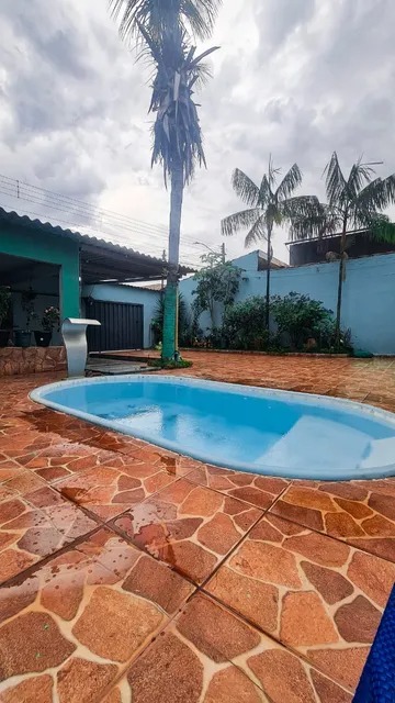 Casa Espaçosa no Jardim Curitiba: 3Q + Área Gourmet + Piscina