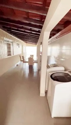 Imóvel aconchegante com 05 quartos, Área do terreno 440 metros quadrados.