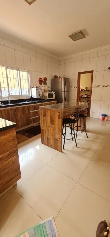 ? SOBRADO À VENDA — EXCELENTE LOCALIZAÇÃO