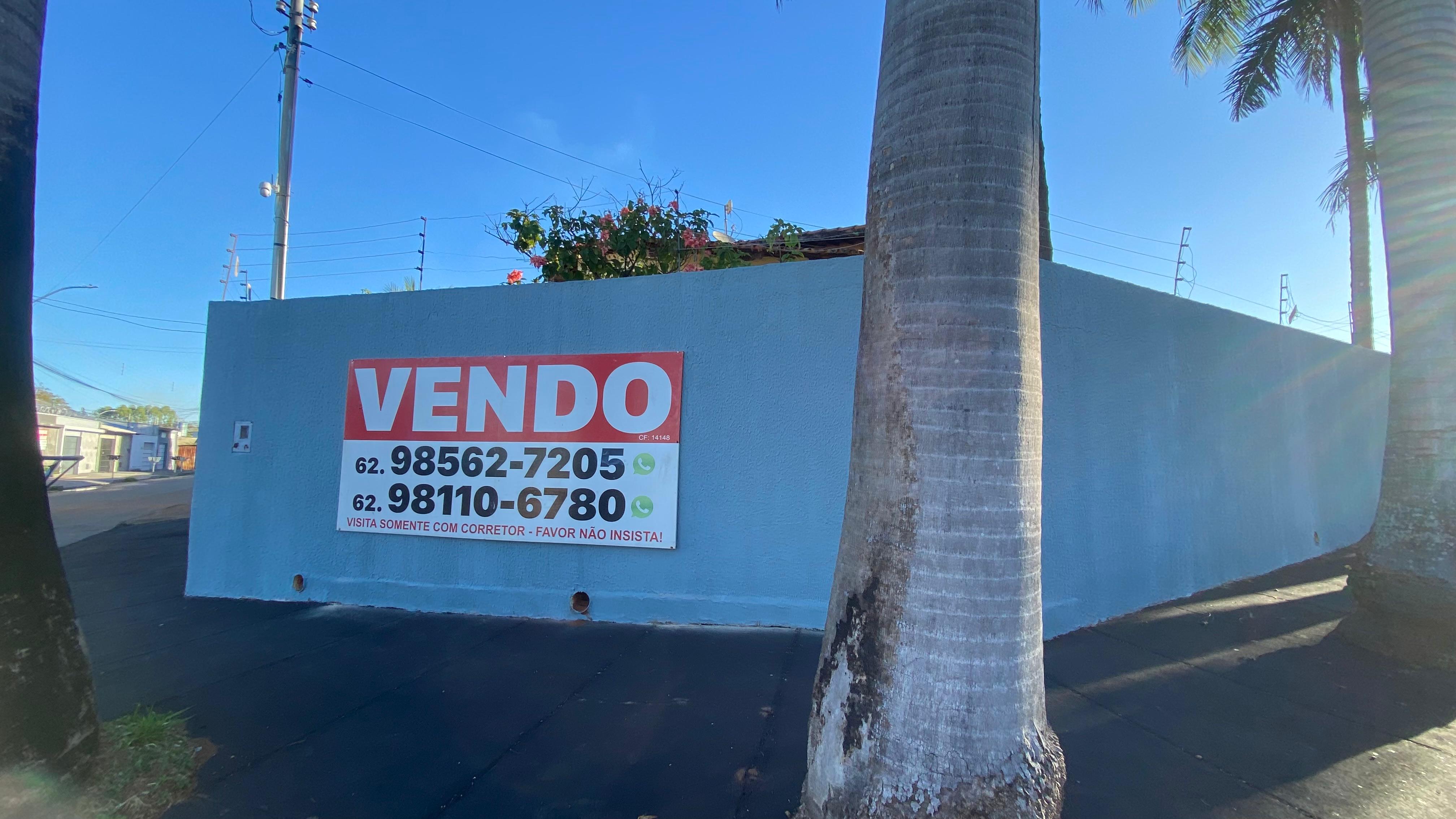 Casa à Venda no Parque das Flores, Goiânia - 3 Quartos, 1 Suíte, 250m²