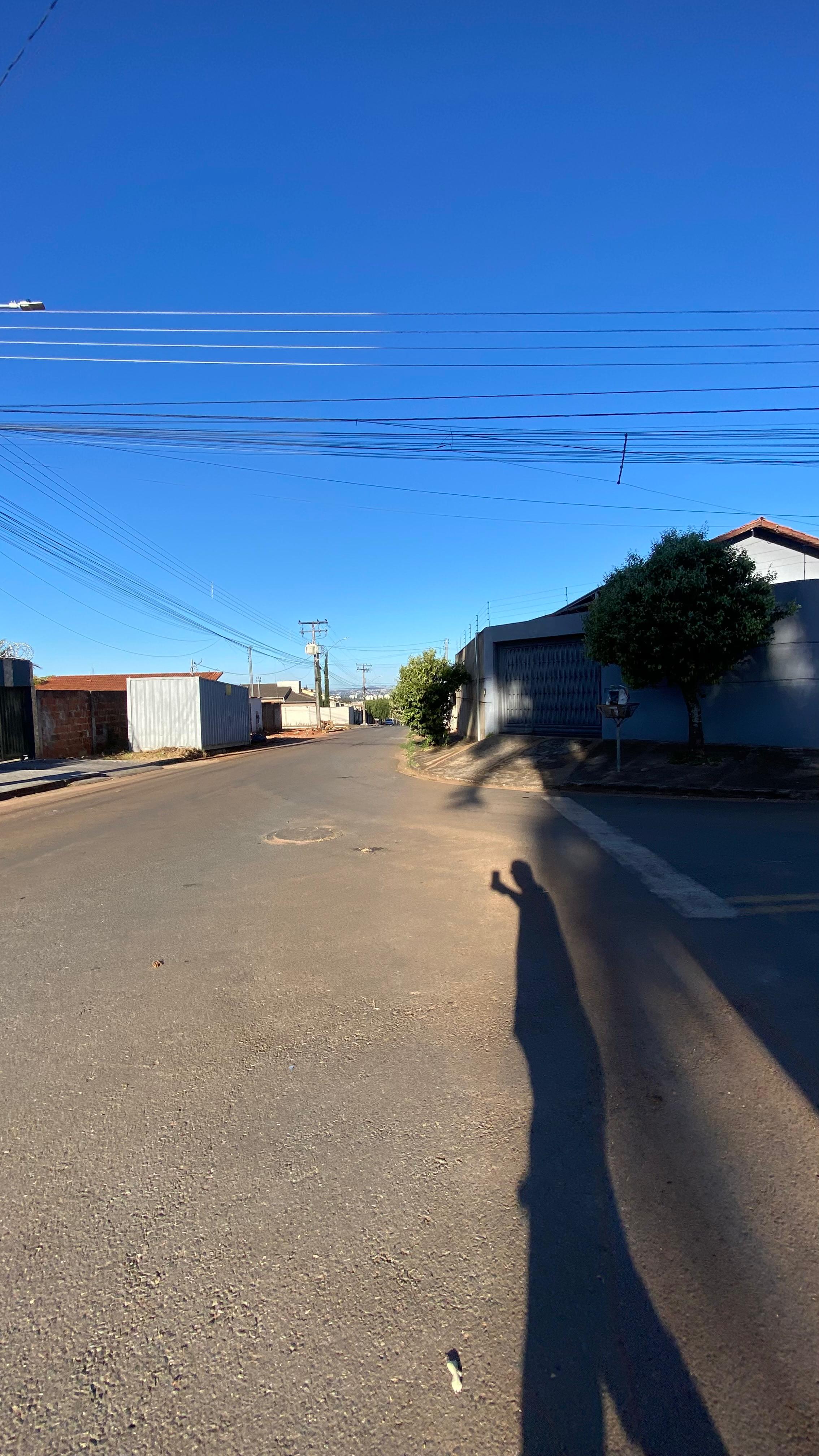 Casa à Venda no Parque das Flores, Goiânia - 3 Quartos, 1 Suíte, 250m²