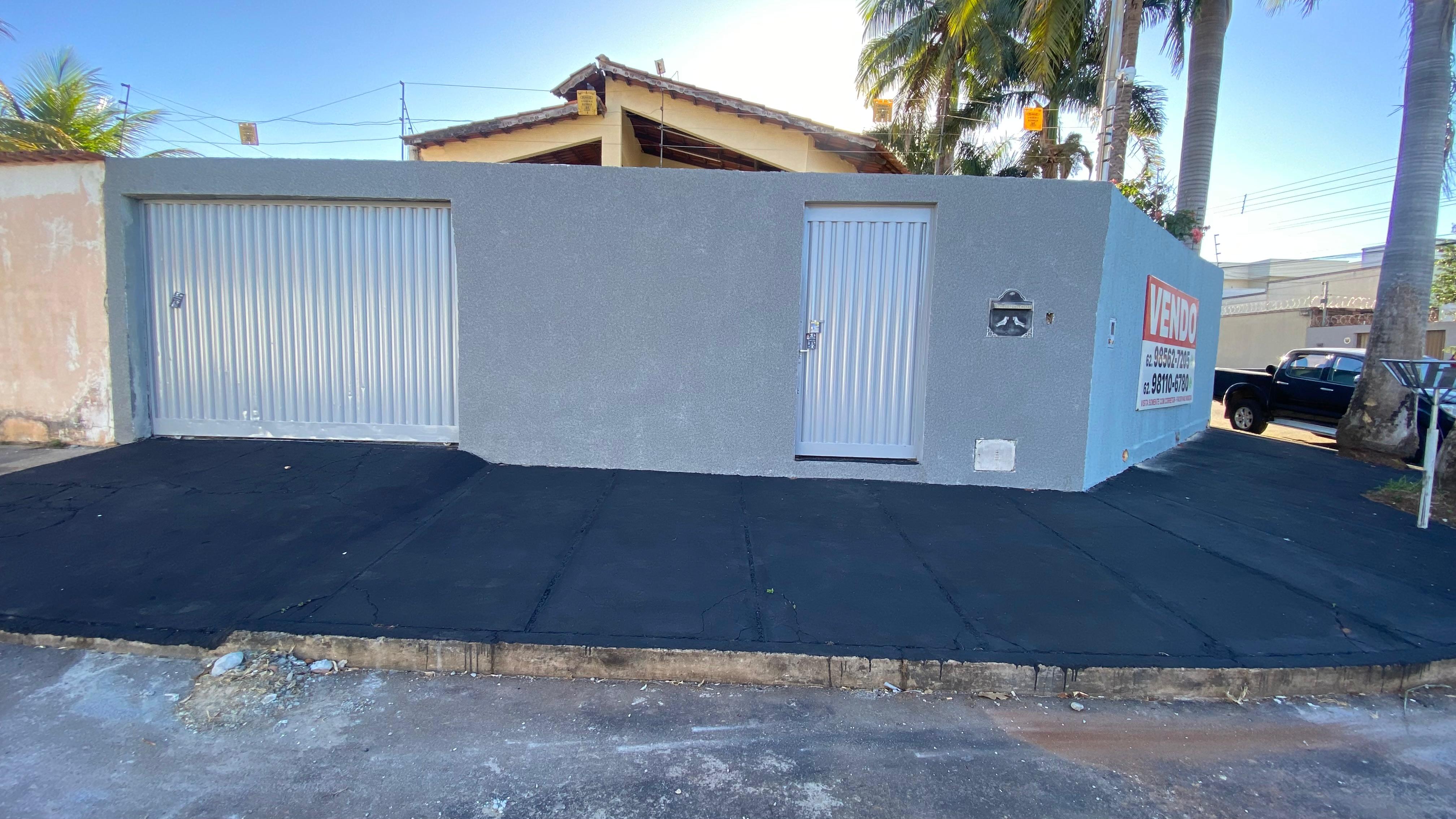 Casa à Venda no Parque das Flores, Goiânia - 3 Quartos, 1 Suíte, 250m²