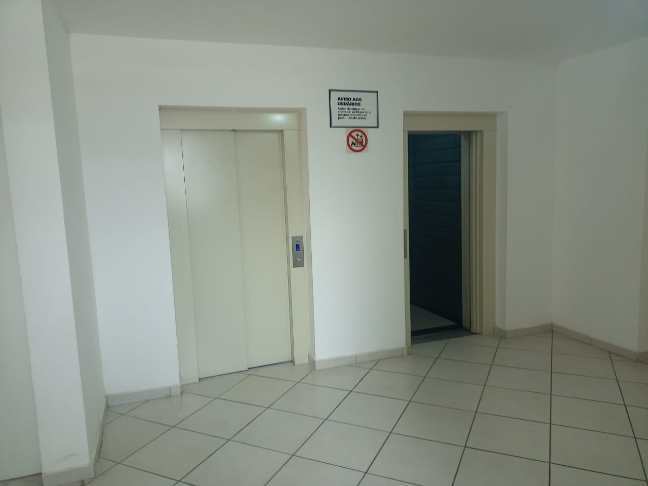 Apartamento com 2 dormitórios para alugar, 40 m² por R$ 850,00/mês - Borboleta - Juiz de Fora/MG