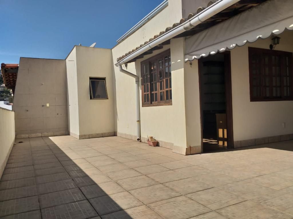 Cobertura com 2 dormitórios para alugar, 140 m² por R$ 3.500,00 - Santa Cecília - Juiz de Fora/MG