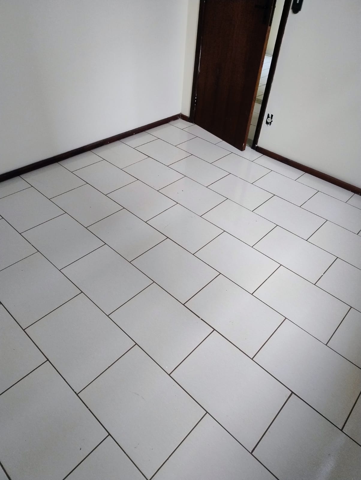 Apartamento com 2 dormitórios para alugar, 48 m² por R$ 927,00/mês - Vivendas da Serra - Juiz de Fora/MG