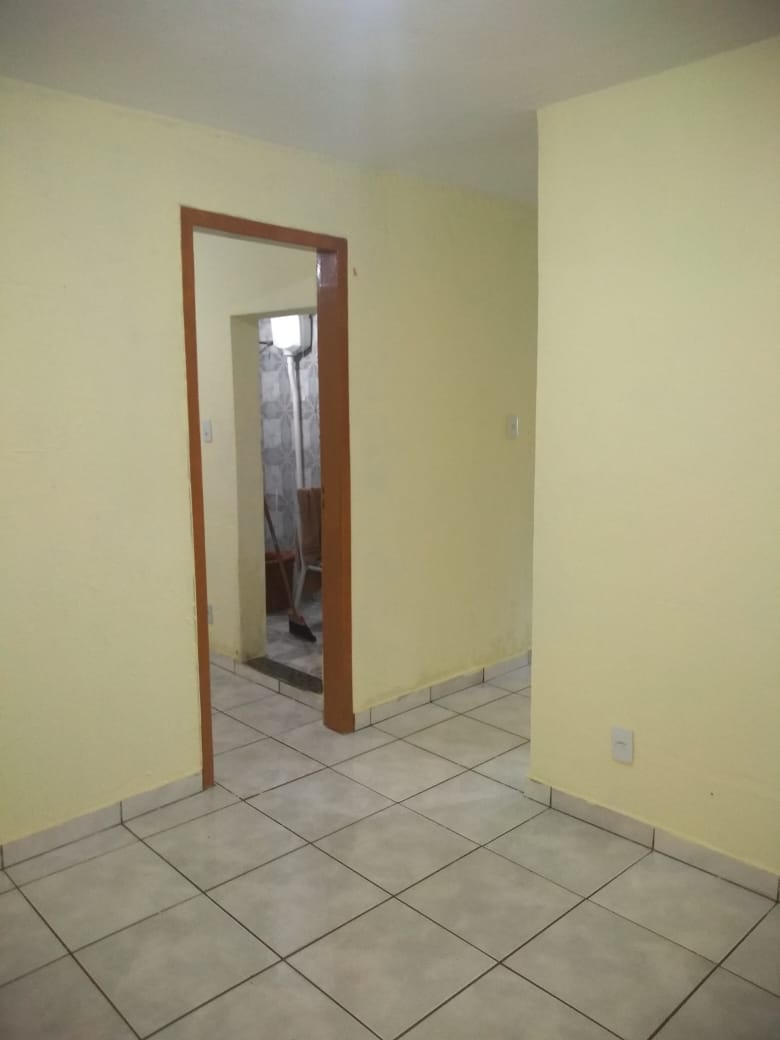 Casa com 03 dormitórios para alugar por R$ 850,00/mês -Ipiranga - Juiz de Fora/MG