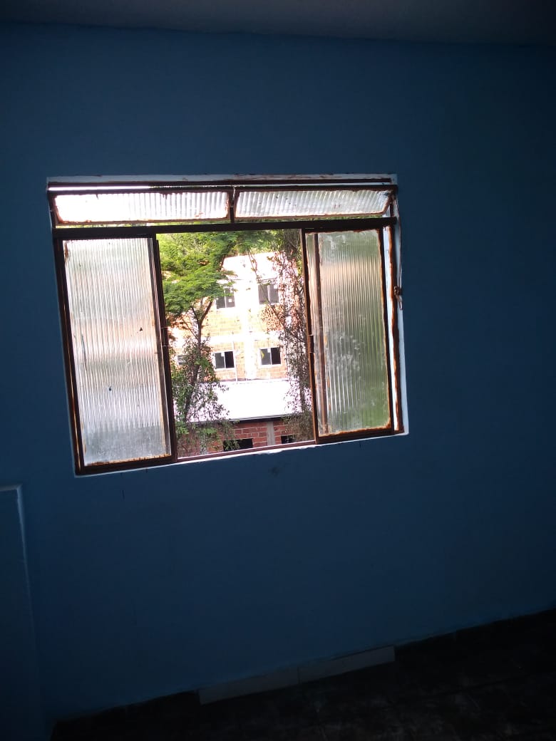 Casa com 03 dormitórios para venda por R$170.000,00 -Ipiranga - Juiz de Fora/MG