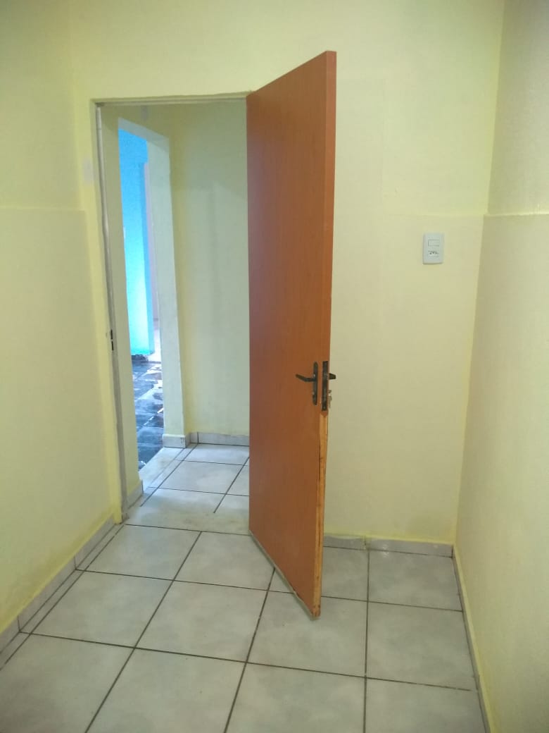Casa com 03 dormitórios para venda por R$170.000,00 -Ipiranga - Juiz de Fora/MG