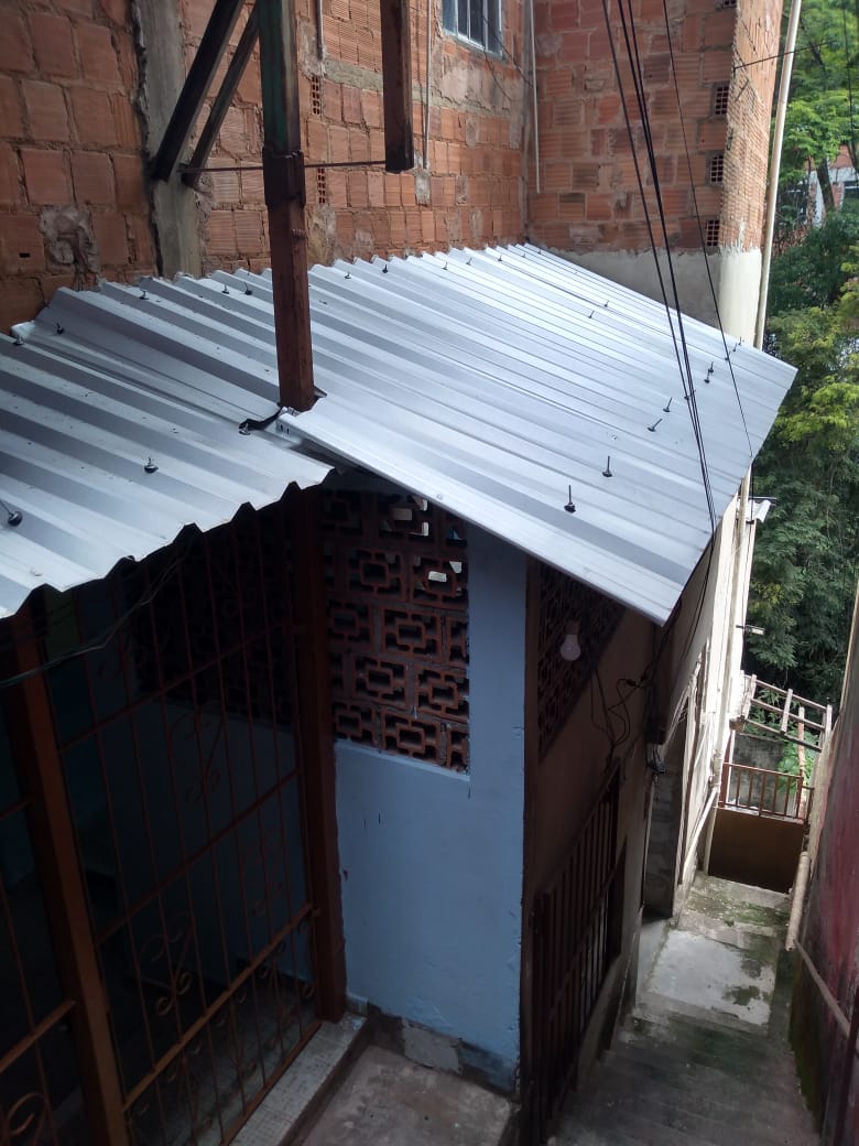 Casa com 03 dormitórios para venda por R$170.000,00 -Ipiranga - Juiz de Fora/MG
