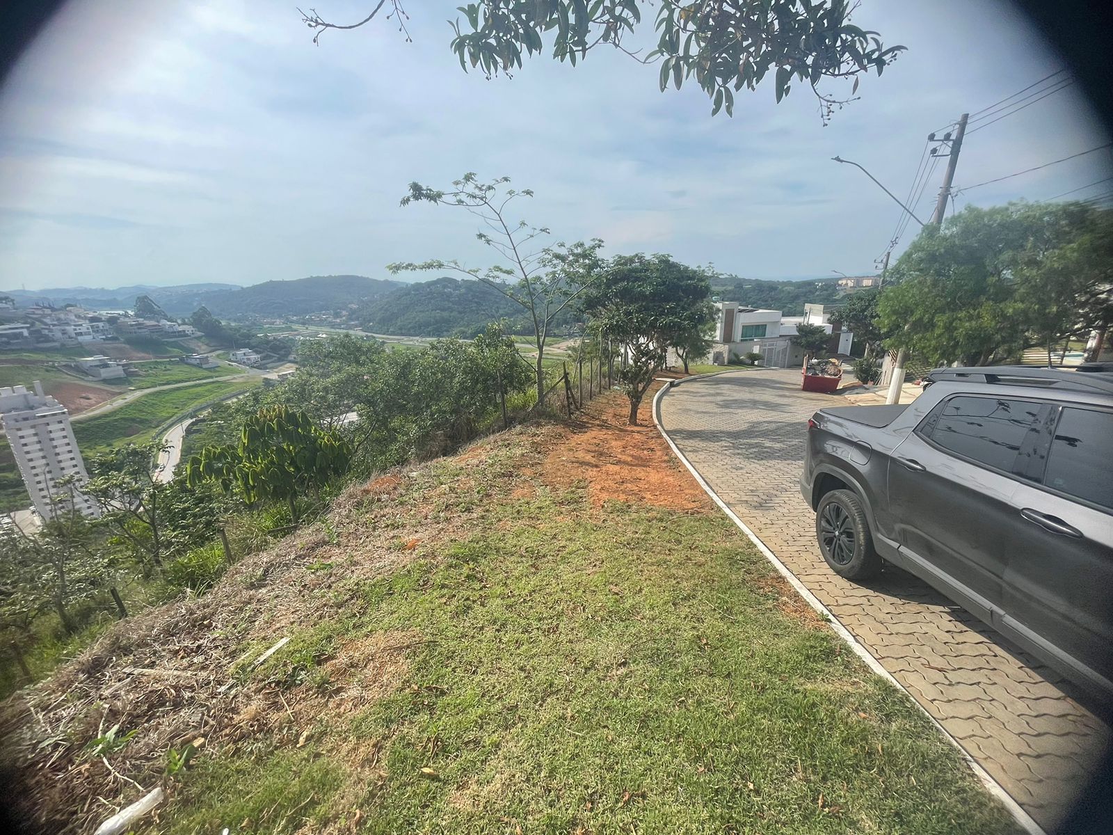 Terreno em declive no Via do Sol