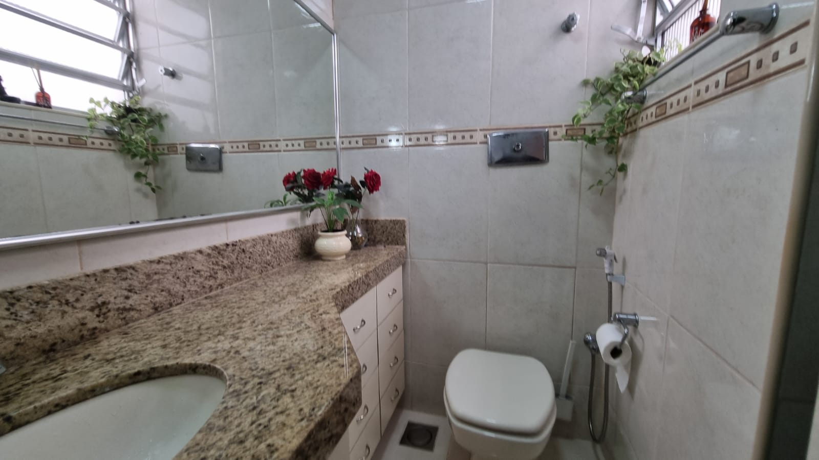 Excelente 3 quartos na Barão de Santa Helena