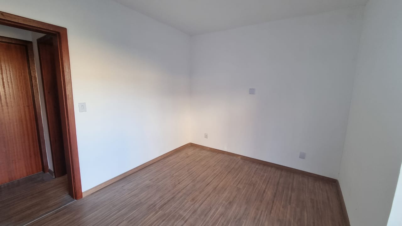 Casa com 2 dormitórios,  à venda, 71 m² por R$ 279.000 - Parque Independência - Juiz de Fora/MG