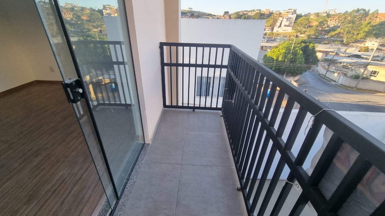 Casa com 2 dormitórios,  à venda, 71 m² por R$ 279.000 - Parque Independência - Juiz de Fora/MG