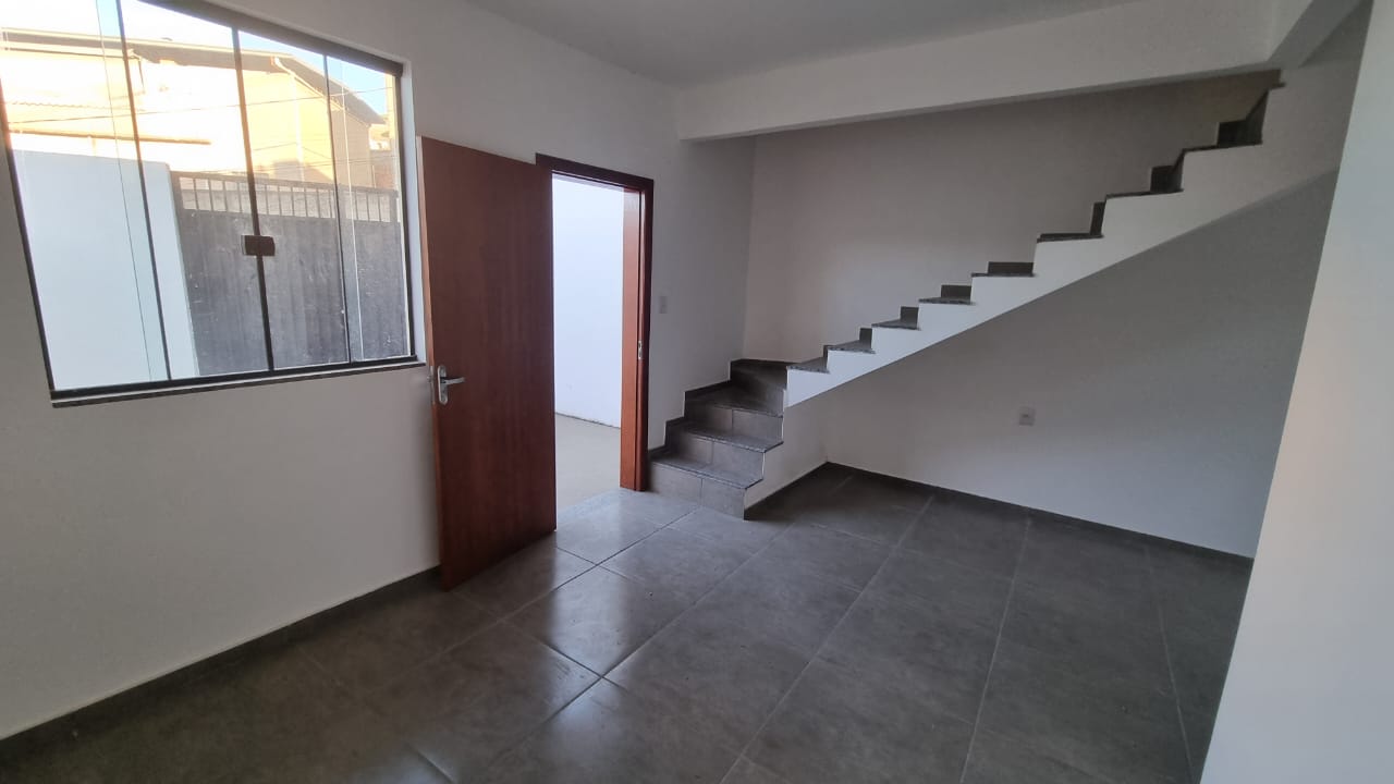 Casa com 2 dormitórios,  à venda, 71 m² por R$ 279.000 - Parque Independência - Juiz de Fora/MG