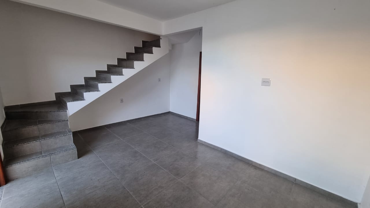 Casa com 2 dormitórios,  à venda, 71 m² por R$ 279.000 - Parque Independência - Juiz de Fora/MG